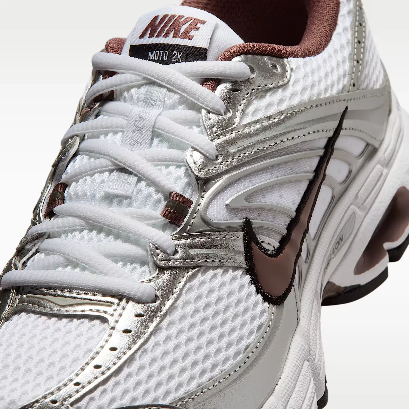 000000_Nike-Air-Max-Moto-2K-WMNS_White-Metallic-Silver-Tattoo_HQ2056-109_img6