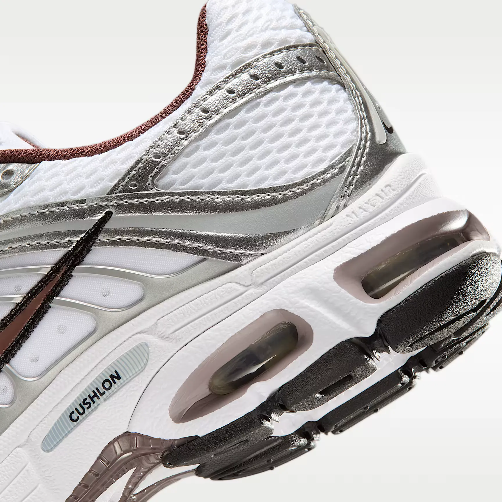 000000_Nike-Air-Max-Moto-2K-WMNS_White-Metallic-Silver-Tattoo_HQ2056-109_img7