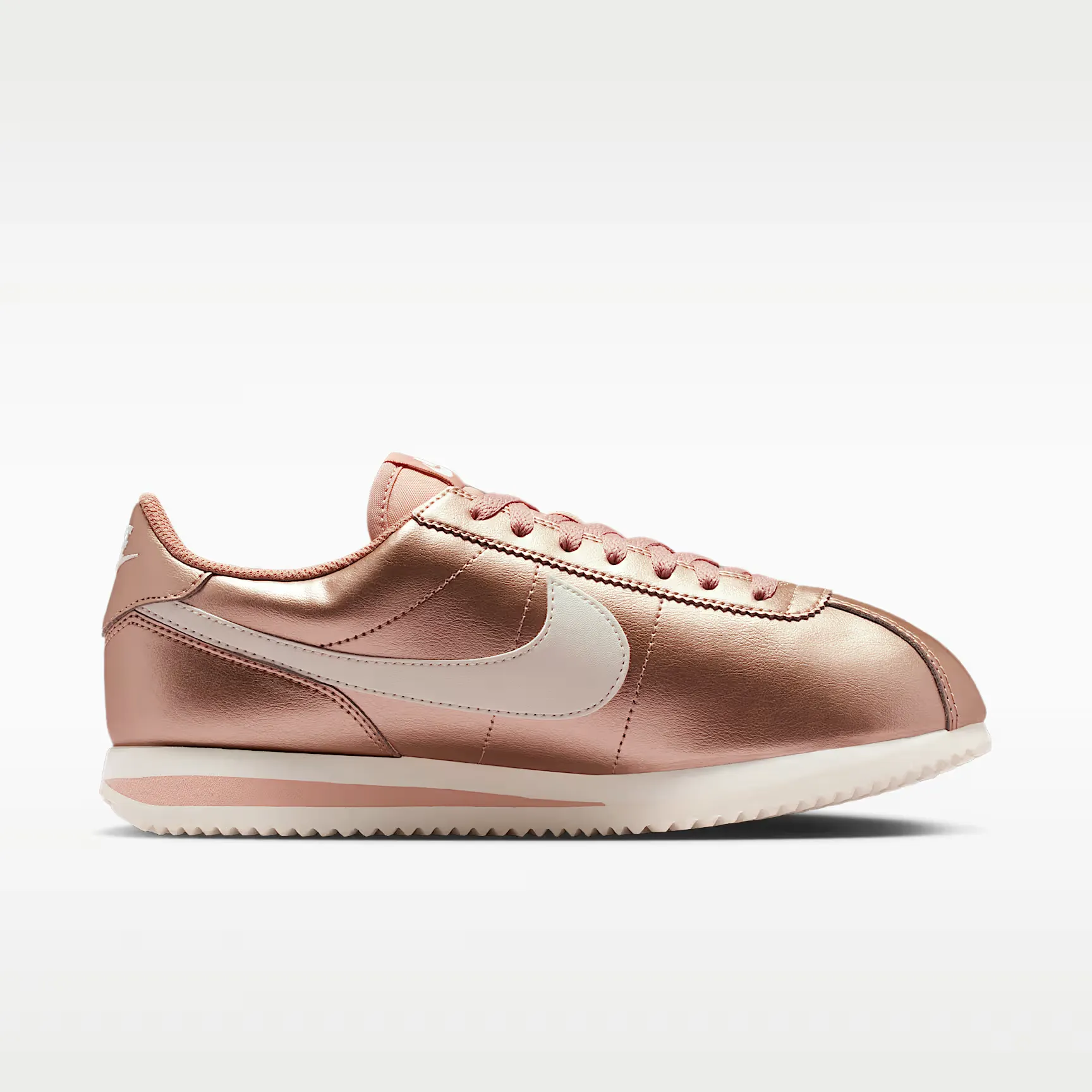 000000_Nike-Cortez-WMNS_Metallic-Red-Bronze-Sail_IR0042-900_img2