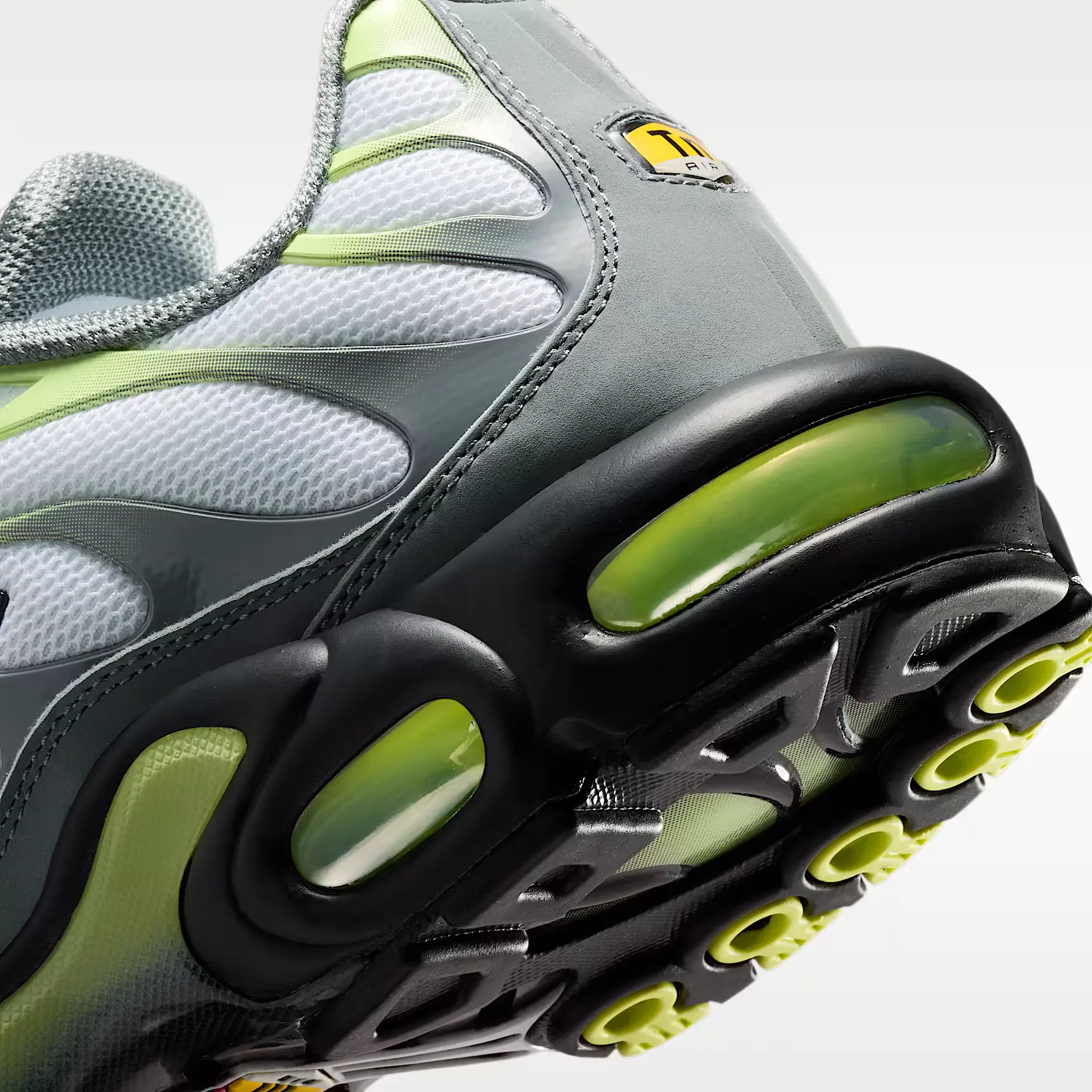 000000_Nike-Air-Max-Plus_Light-Liquid-Lime_IR1999-065_img7