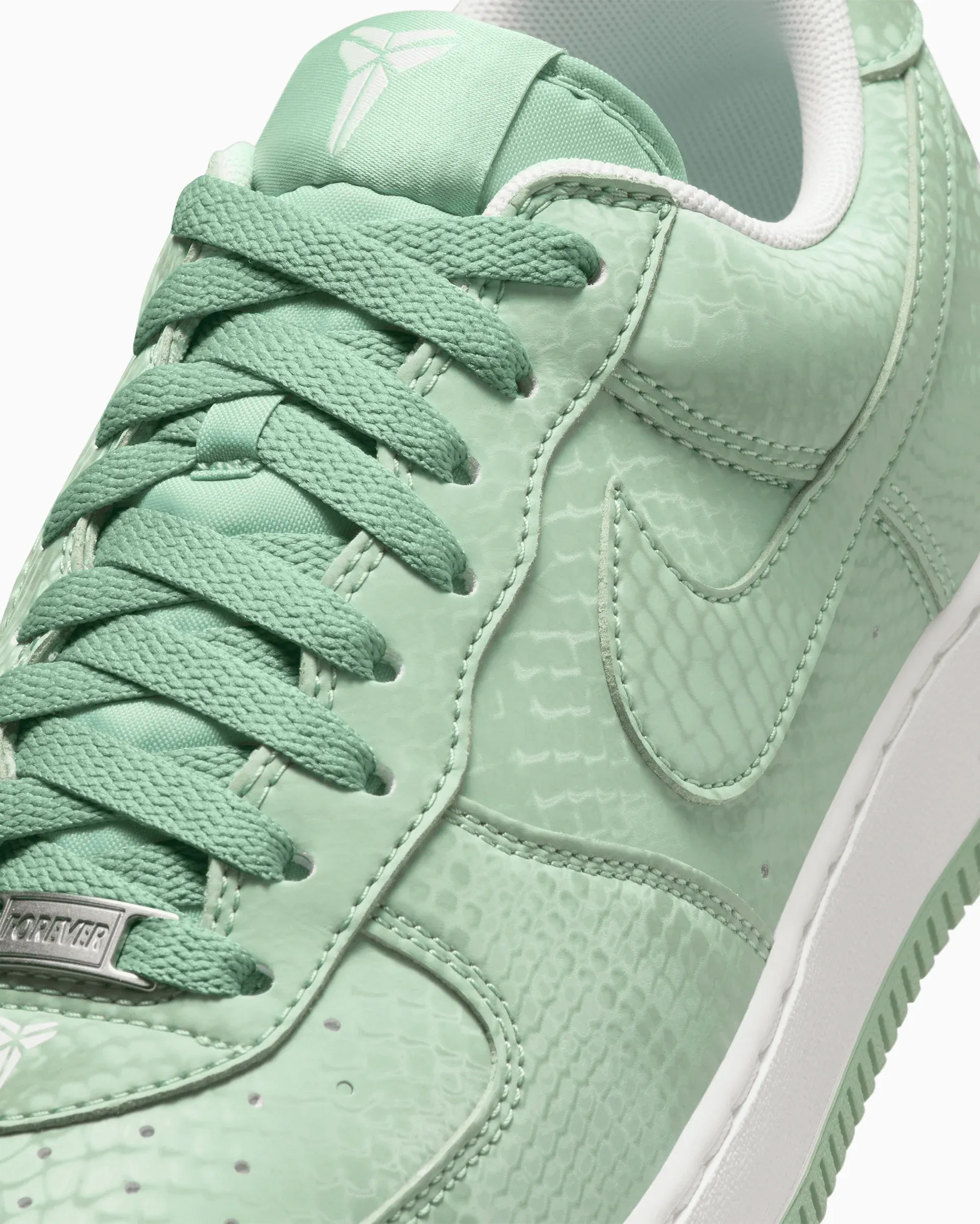 000000_Nike-x-Kobe-Bryant-Air-Force-1-Low_Steam_IB0018-005_img1