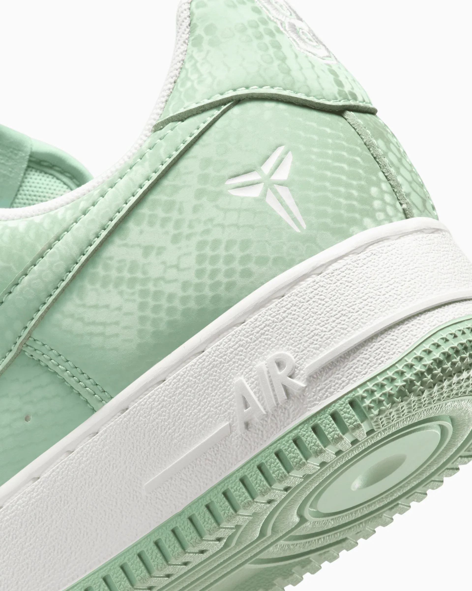 000000_Nike-x-Kobe-Bryant-Air-Force-1-Low_Steam_IB0018-005_img7