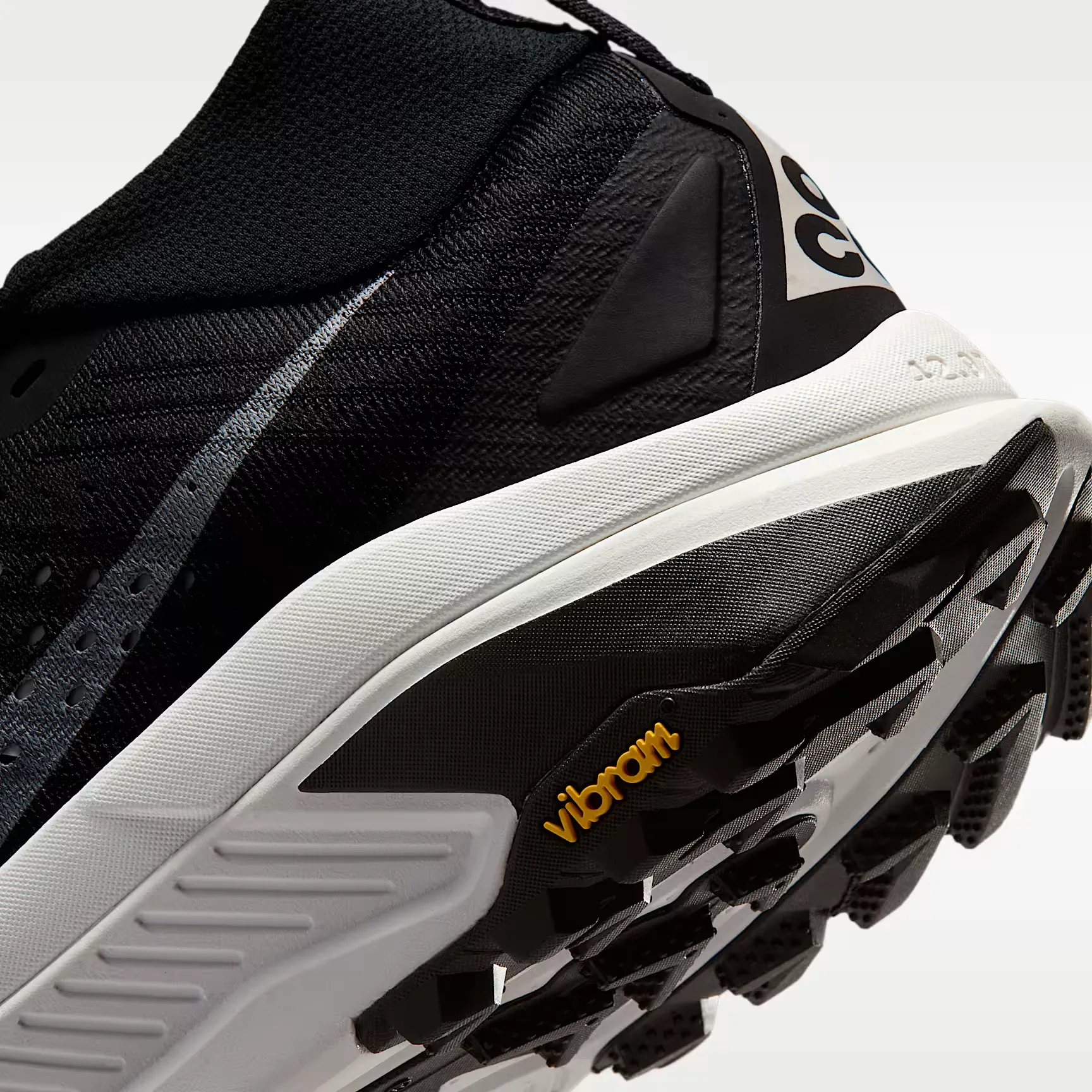 000000_Nike-ACG-Zegama_Black-Safety-Orange_HV8113-001_img7