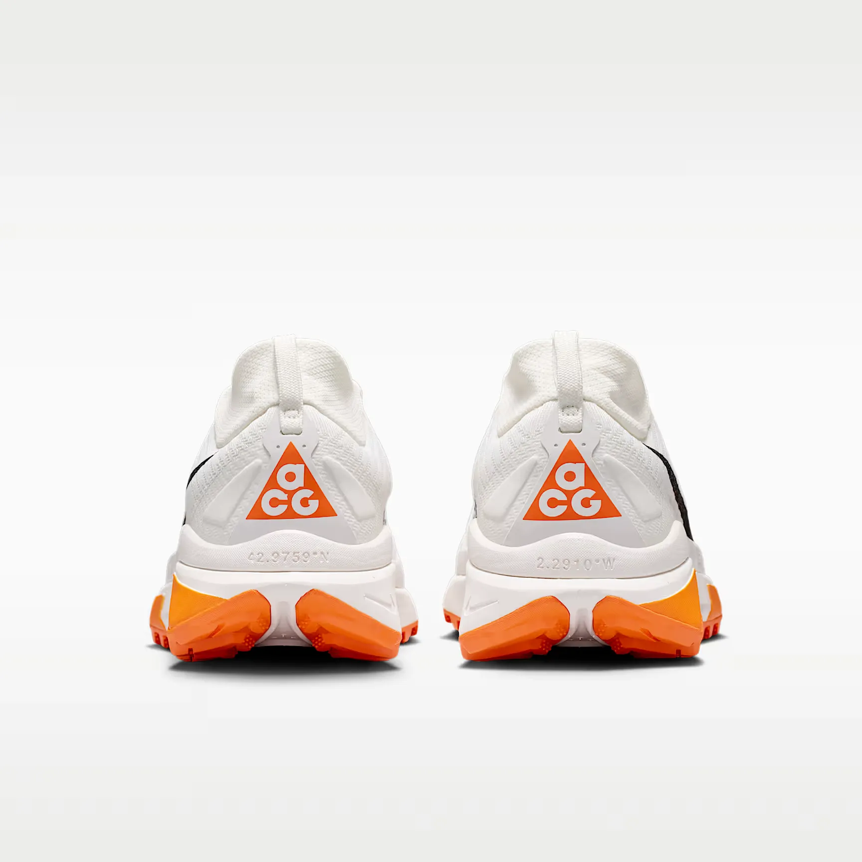 000000_Nike-ACG-Zegama-WMNS_Summit-White-Orange_HV8115-103_img6