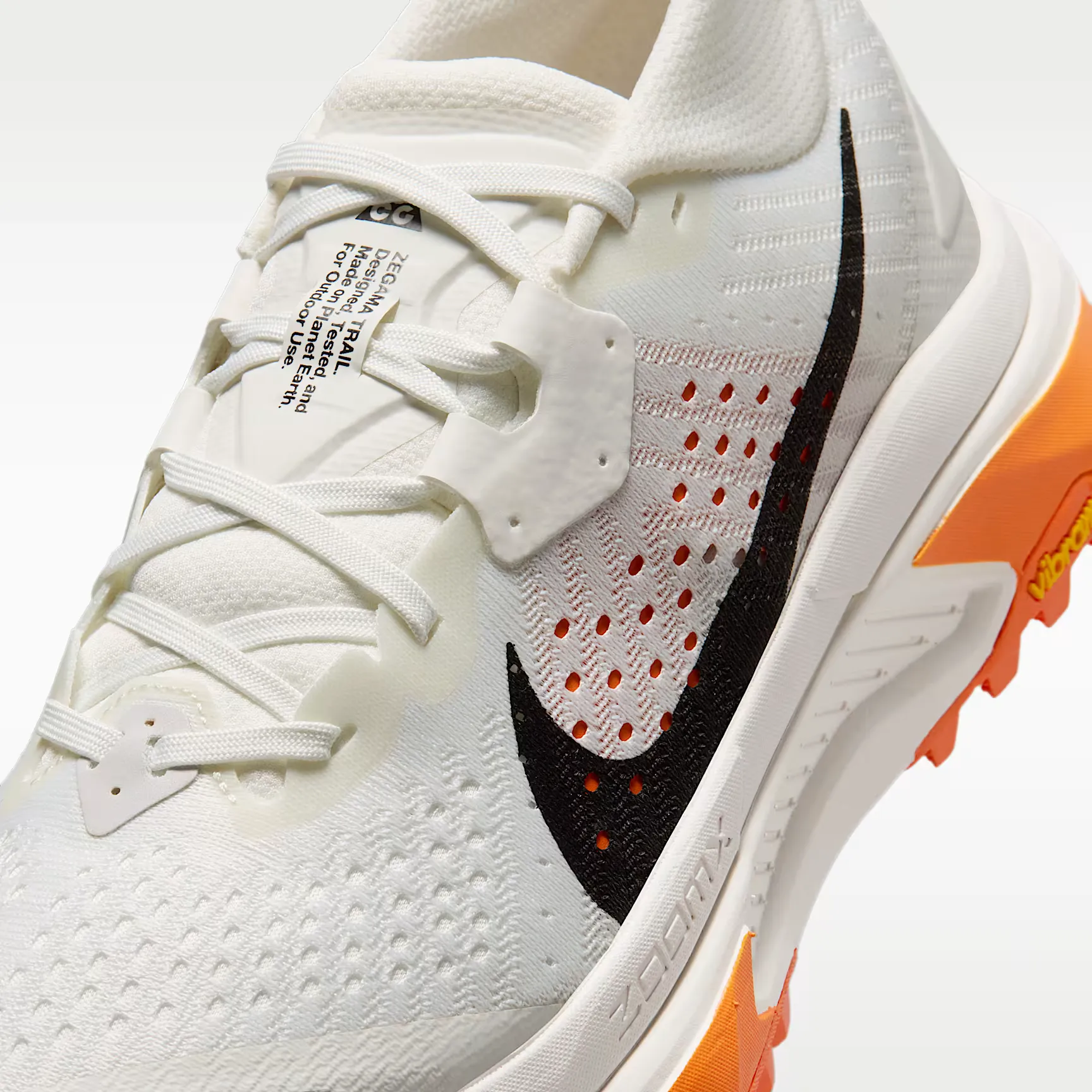 000000_Nike-ACG-Zegama-WMNS_Summit-White-Orange_HV8115-103_img7