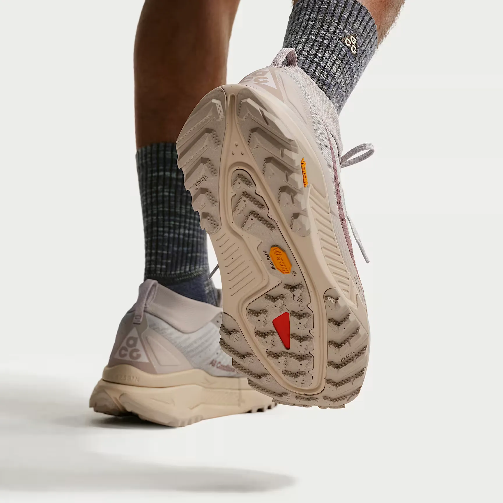 000000_Nike-ACG-Zegama_Cream-II-Safety-Orange_HV8113-200_img7