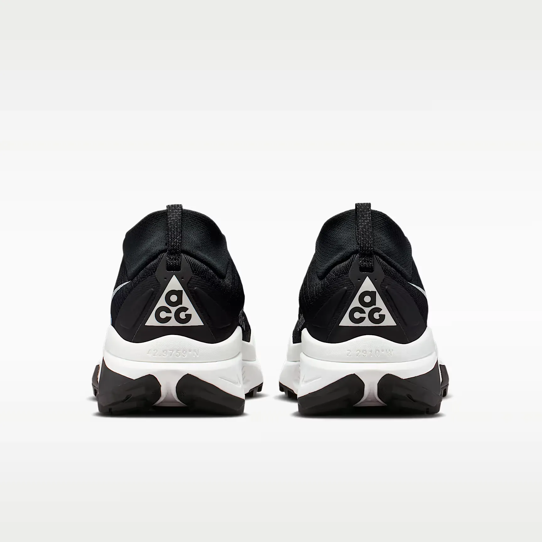 000000_Nike-ACG-Zegama-WMNS_Black-Safety-Orange_HV8115-001_img5