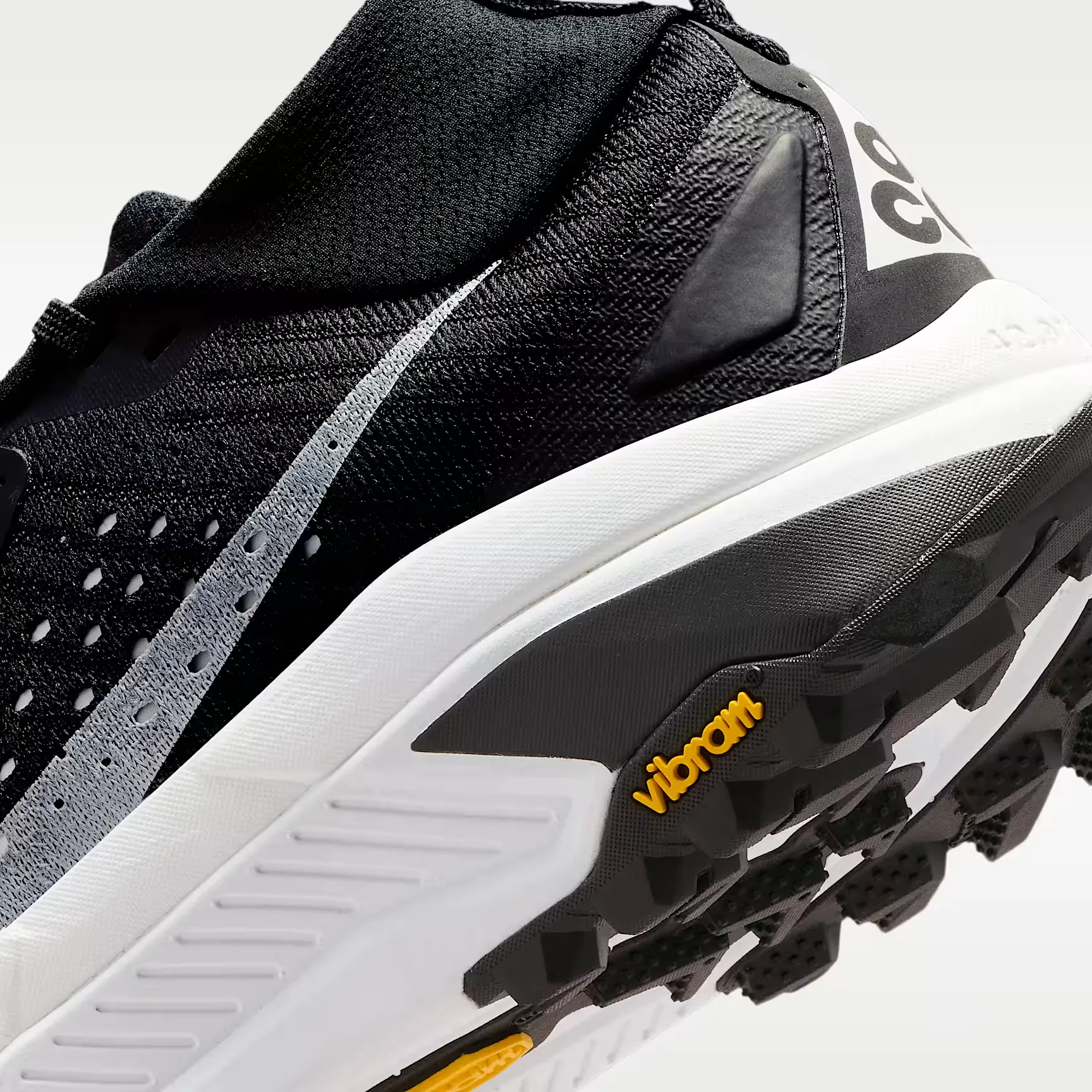 000000_Nike-ACG-Zegama-WMNS_Black-Safety-Orange_HV8115-001_img7