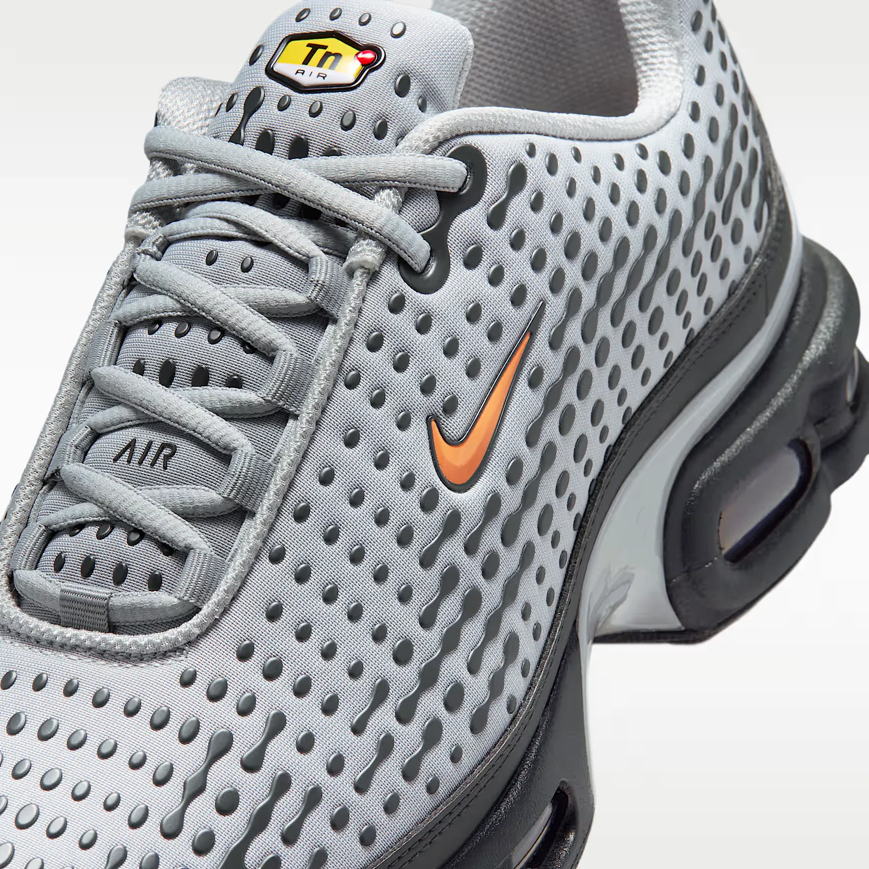 000000_Nike-Air-Max-Plus-VII_Smoke-Grey-Hot-Curry_HQ2197-003_img6