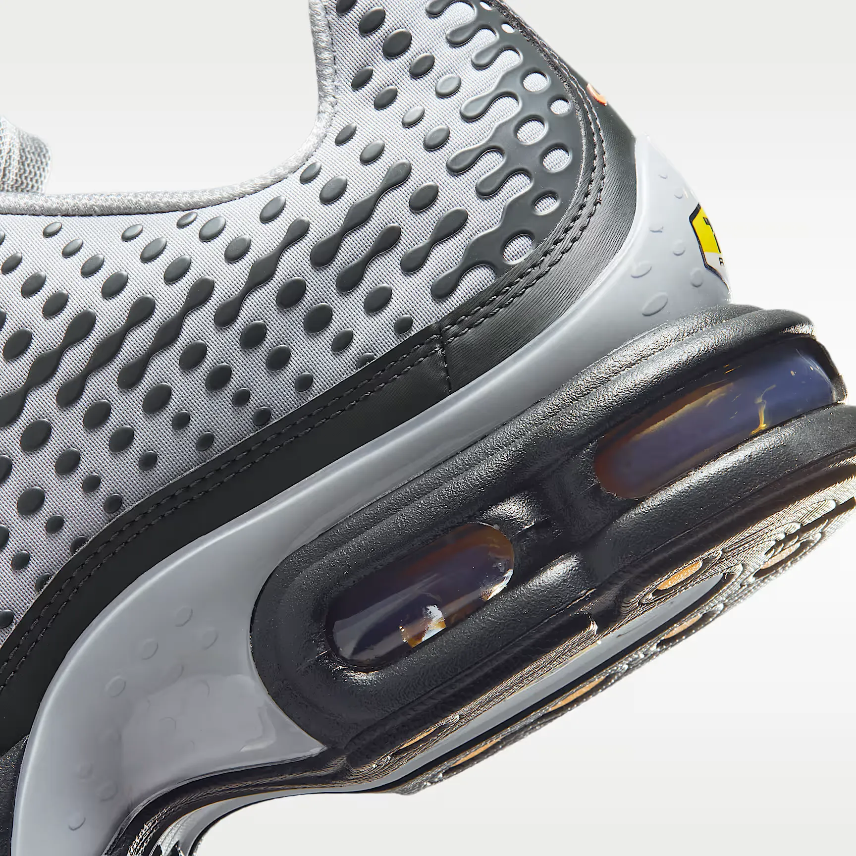 000000_Nike-Air-Max-Plus-VII_Smoke-Grey-Hot-Curry_HQ2197-003_img7