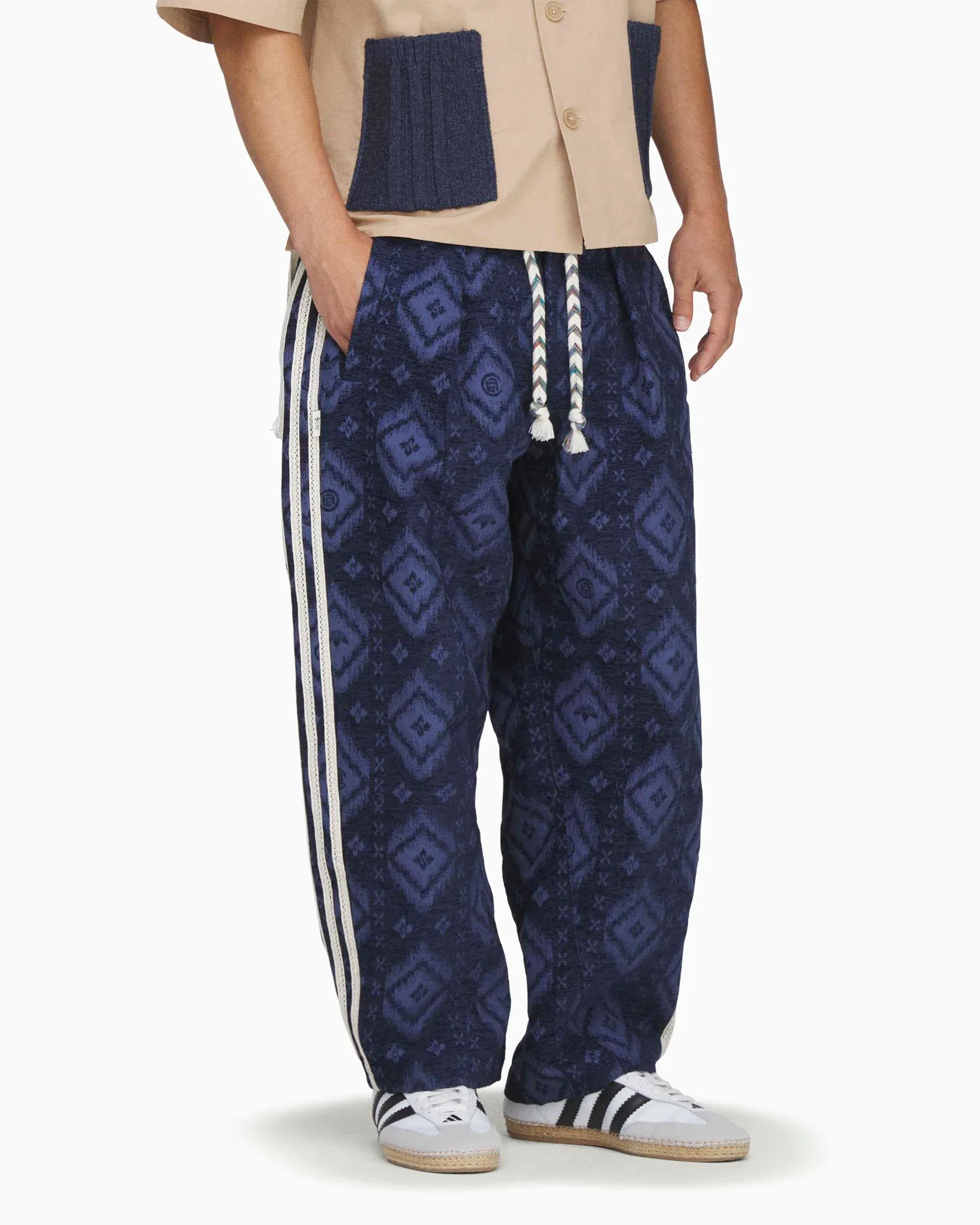 000000_adidas-Originals-x-CLOT-Ikat-Relaxed-Sweatpants_Navy-Blue_KE7067_img1