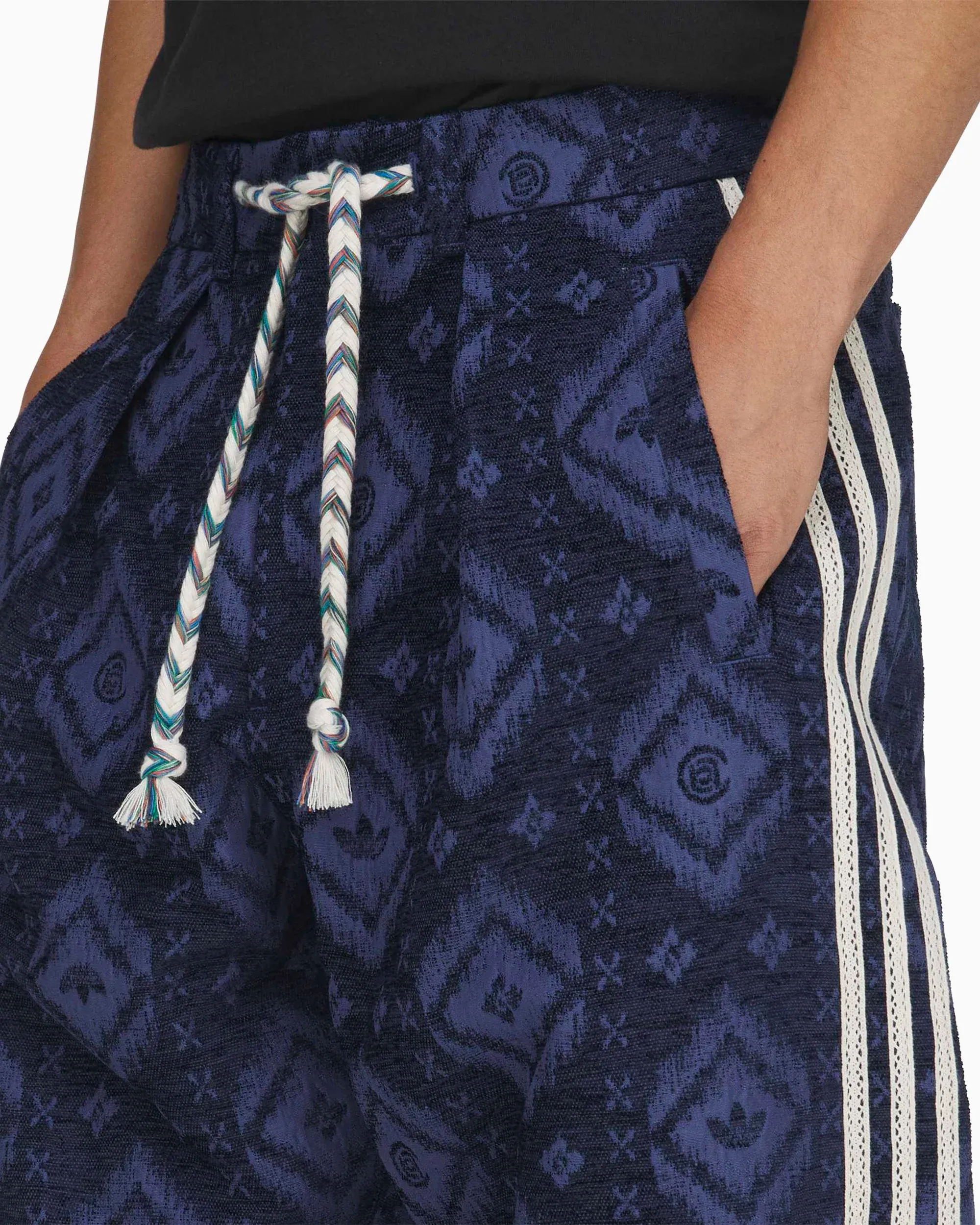 000000_adidas-Originals-x-CLOT-Ikat-Relaxed-Sweatpants_Navy-Blue_KE7067_img7