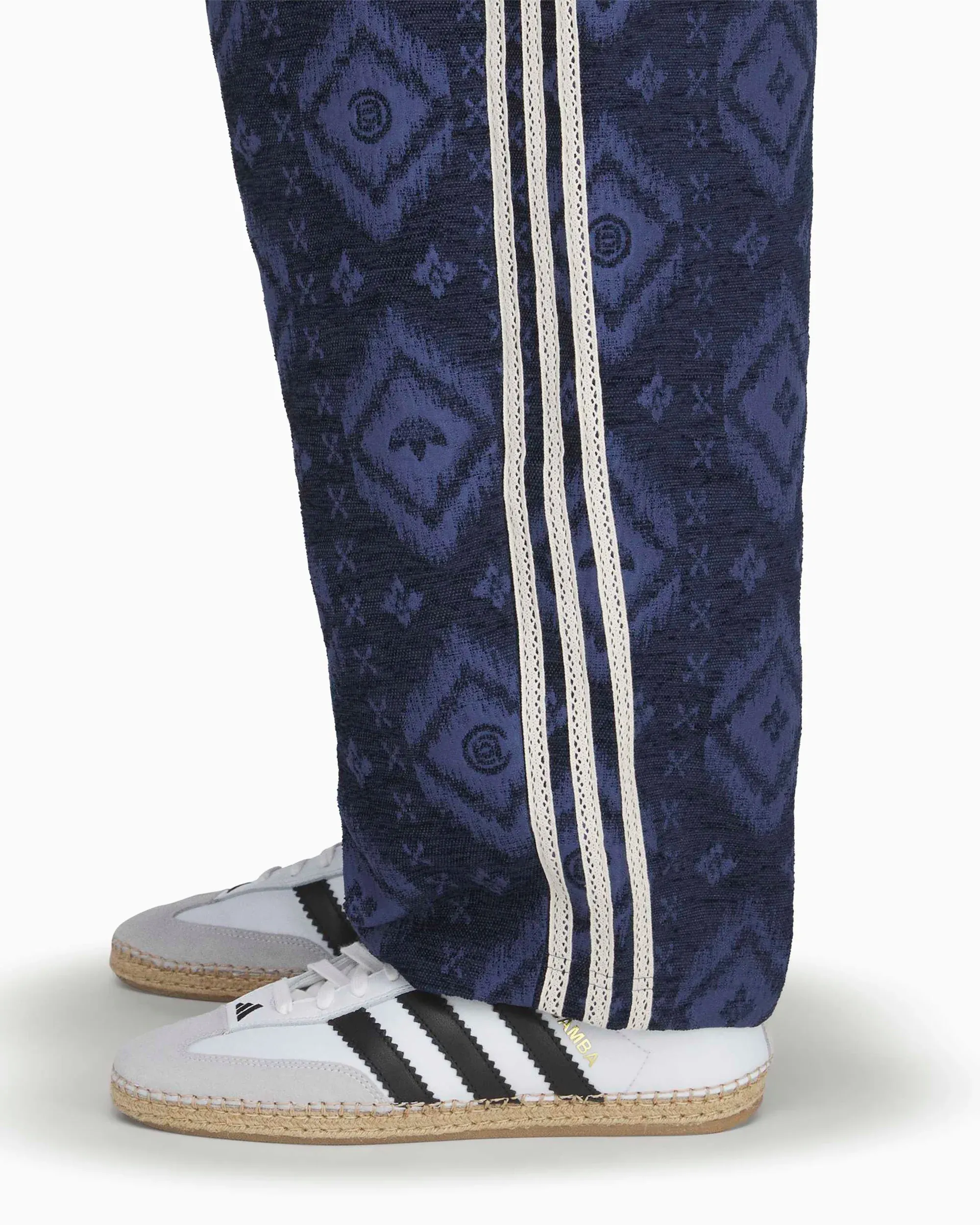000000_adidas-Originals-x-CLOT-Ikat-Relaxed-Sweatpants_Navy-Blue_KE7067_img8