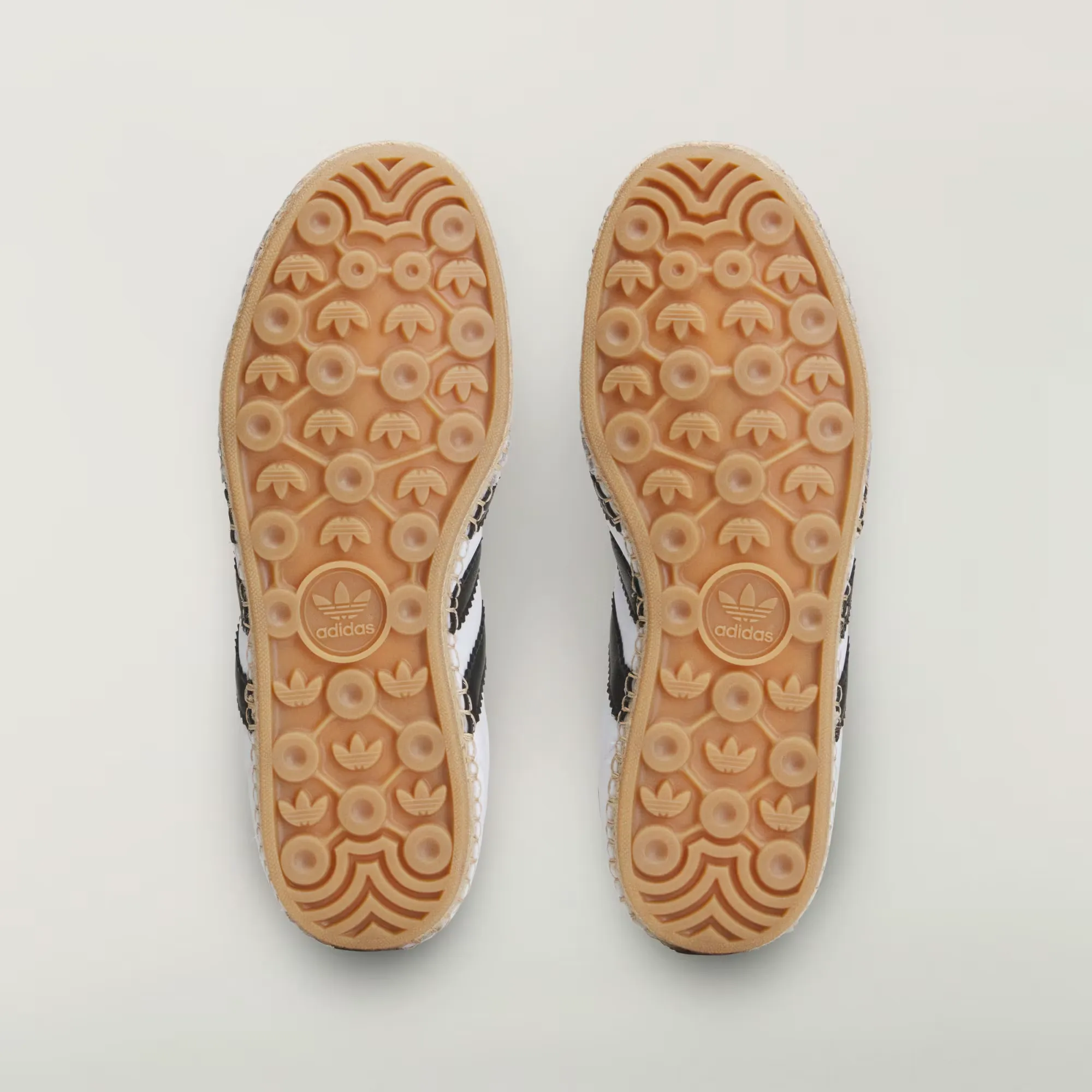 000000_CLOT-x-adidas-Samba-Espadrille_White-Black_KJ0274_img3