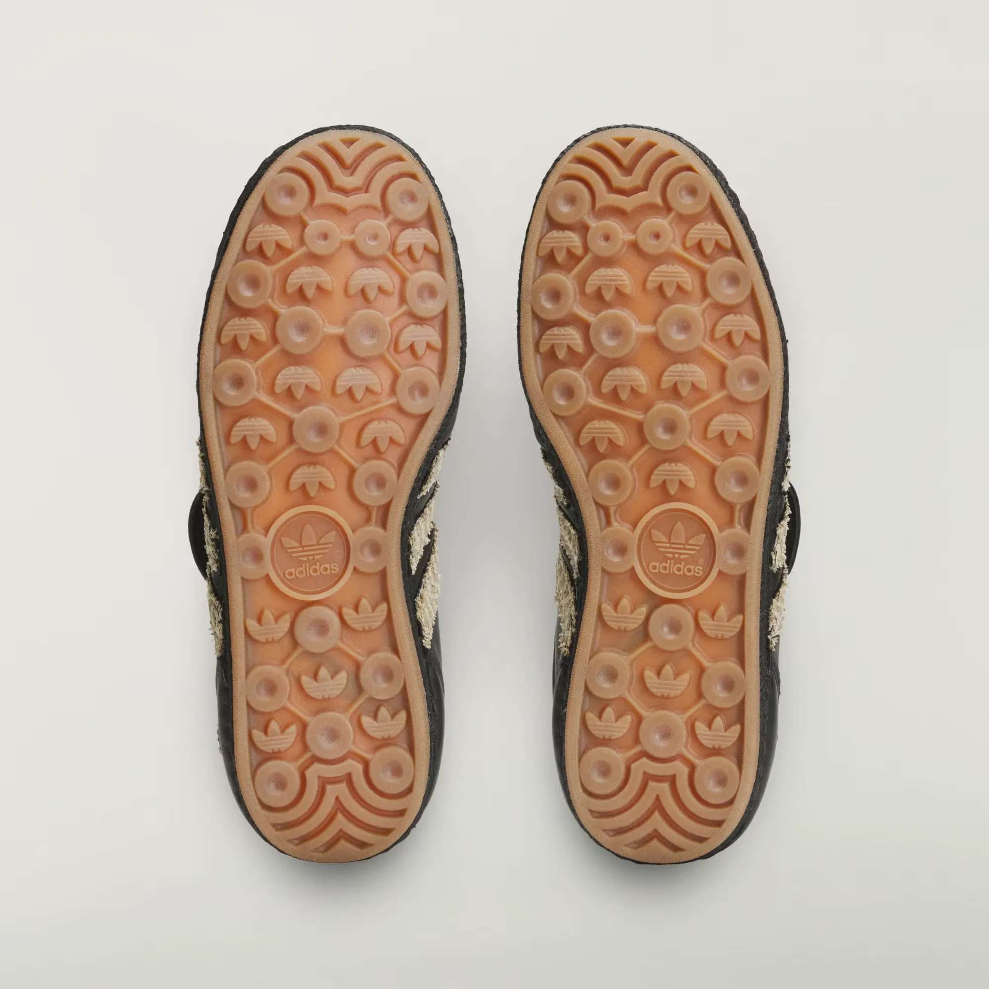 000000_CLOT-x-adidas-Mundial_Core-Black-Hemp_JQ6823_img4