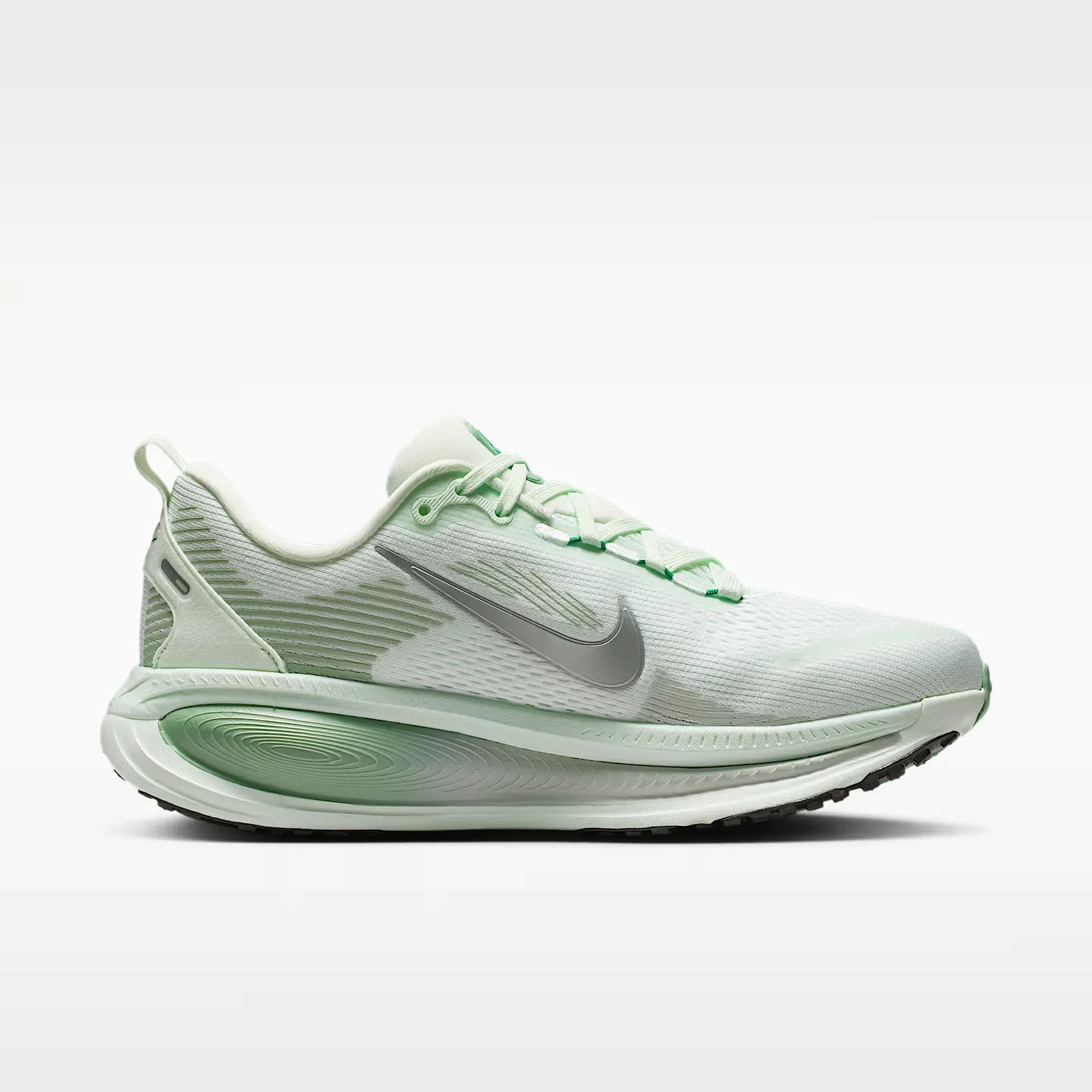 000000_Nike-Vomero-18-WMNS_Barely-Green-Metallic-Silver_HM6804-300_img2