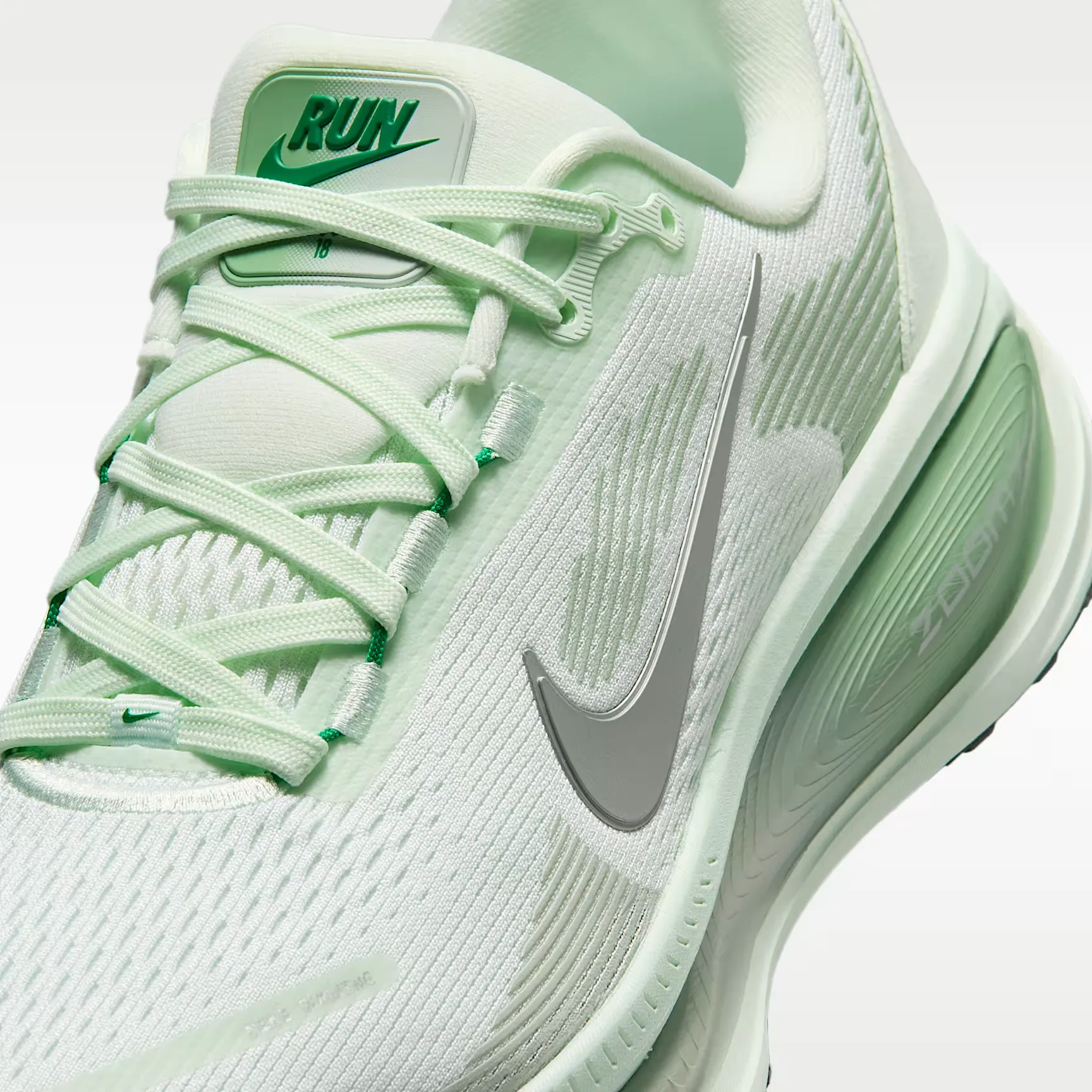 000000_Nike-Vomero-18-WMNS_Barely-Green-Metallic-Silver_HM6804-300_img6