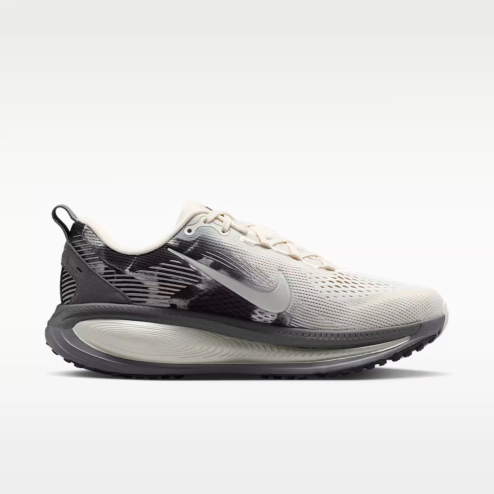 000000_Nike-Vomero-18-SE-WMNS_Phantom-Anthracite_IF4463-002_img2