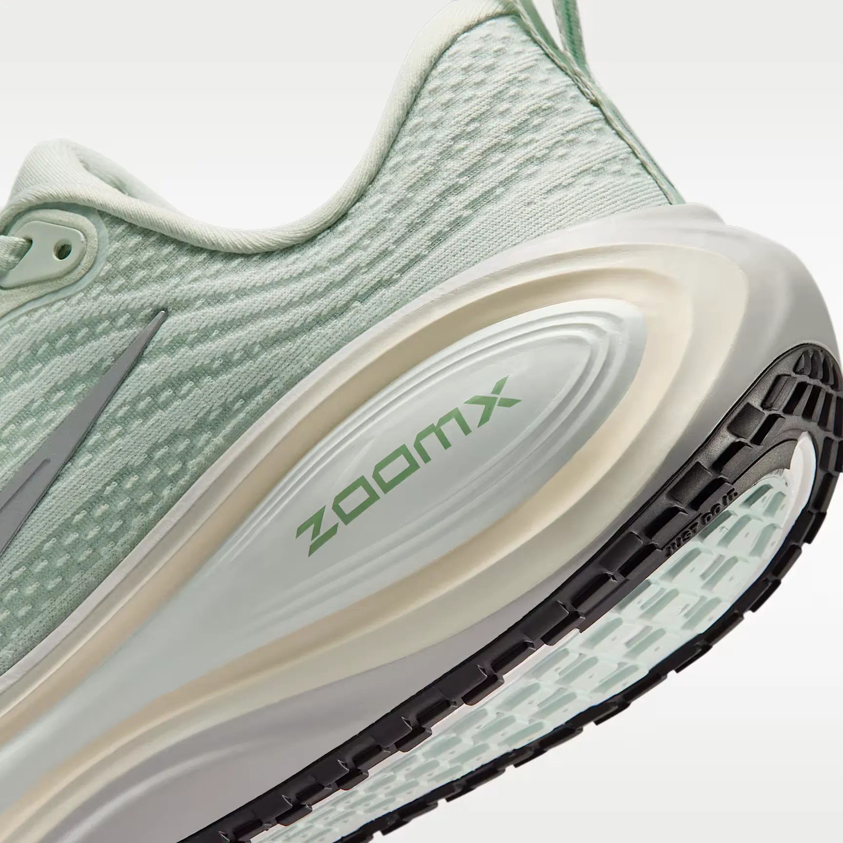 000000_Nike-Vomero-Plus-WMNS_Light-Silver-Barely-Green_HV8154-004_img7