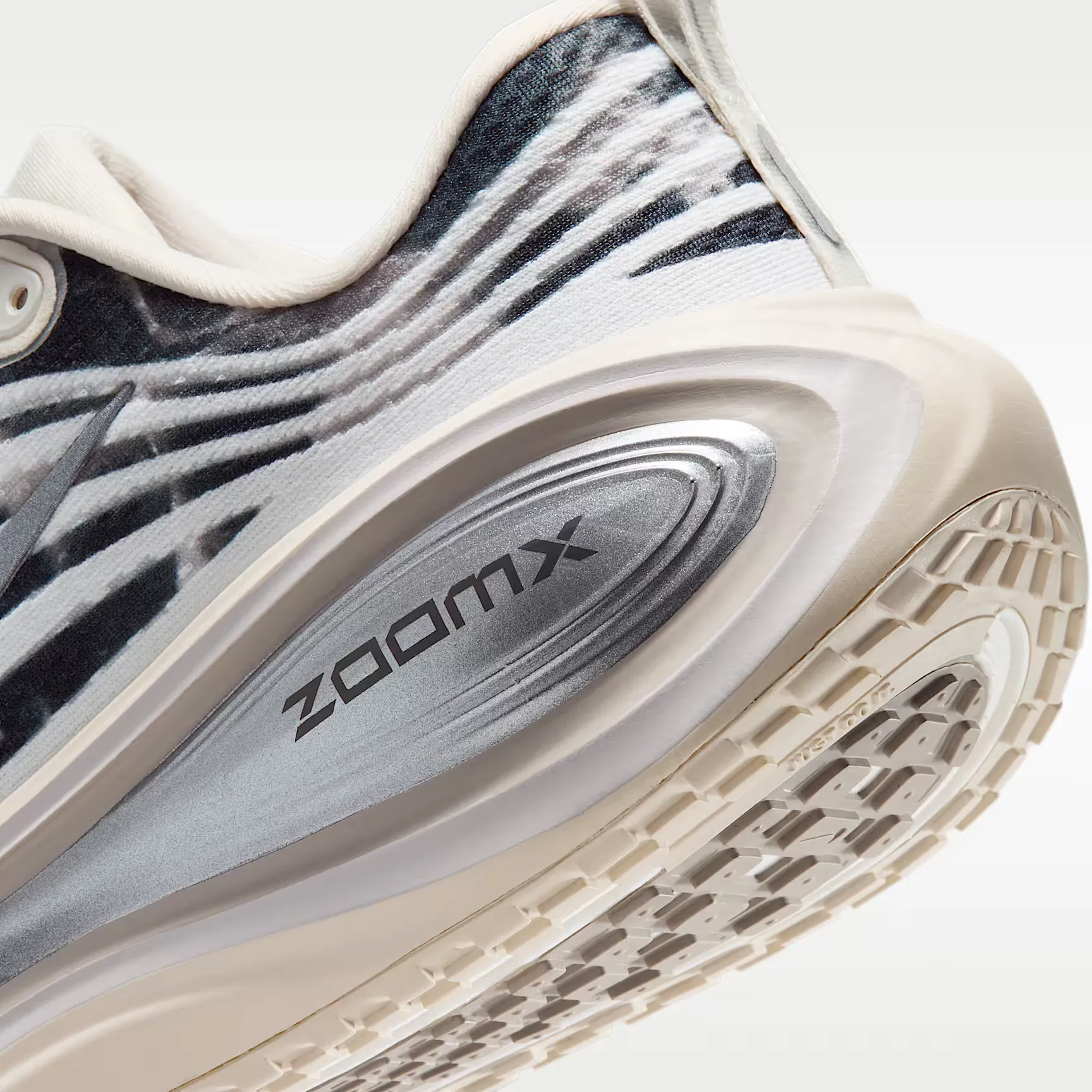 000000_Nike-Vomero-Plus-SE-WMNS_Phantom-Anthracite_IH2091-002_img7