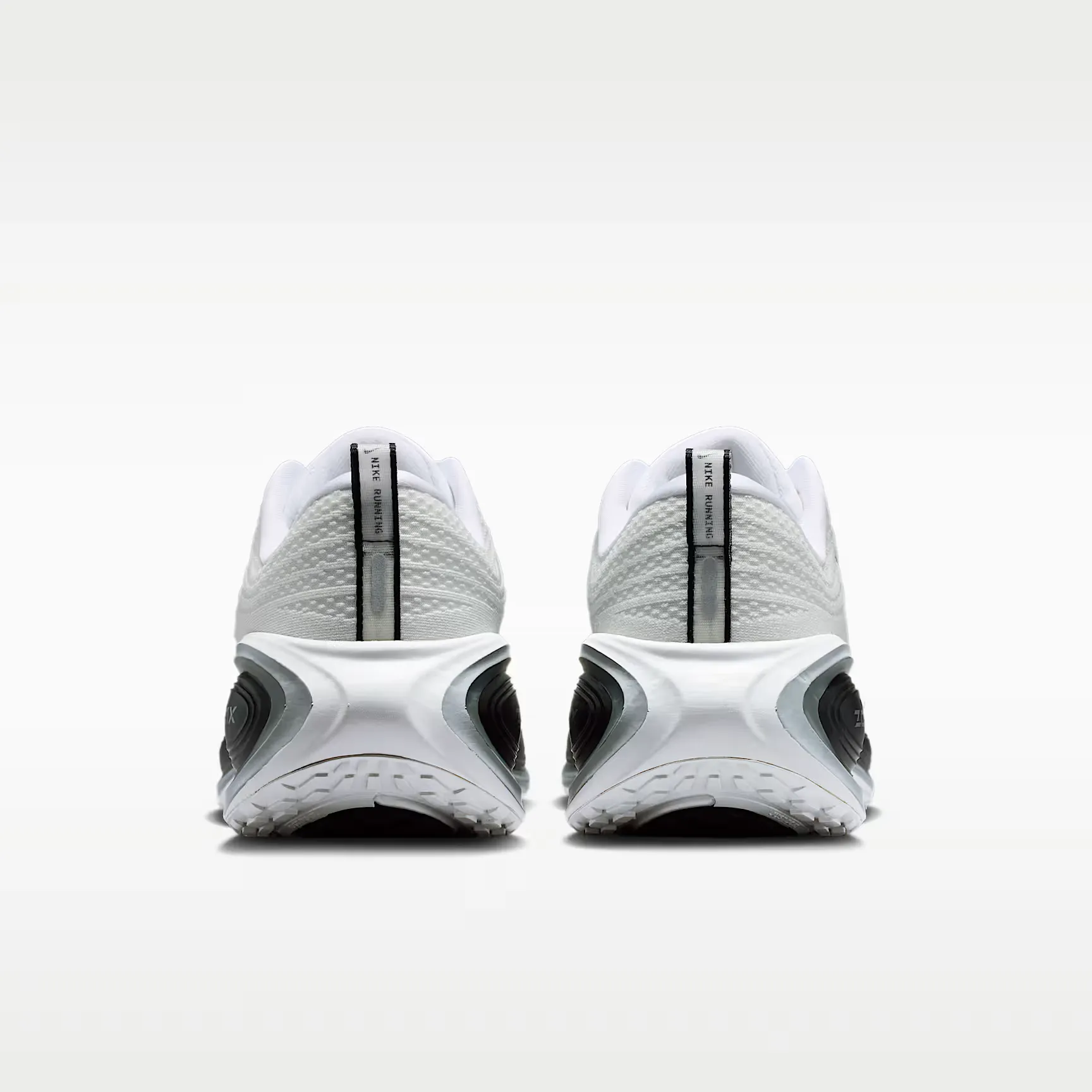 000000_Nike-Vomero-Plus_White-Metallic-Silver_II7181-102_img5