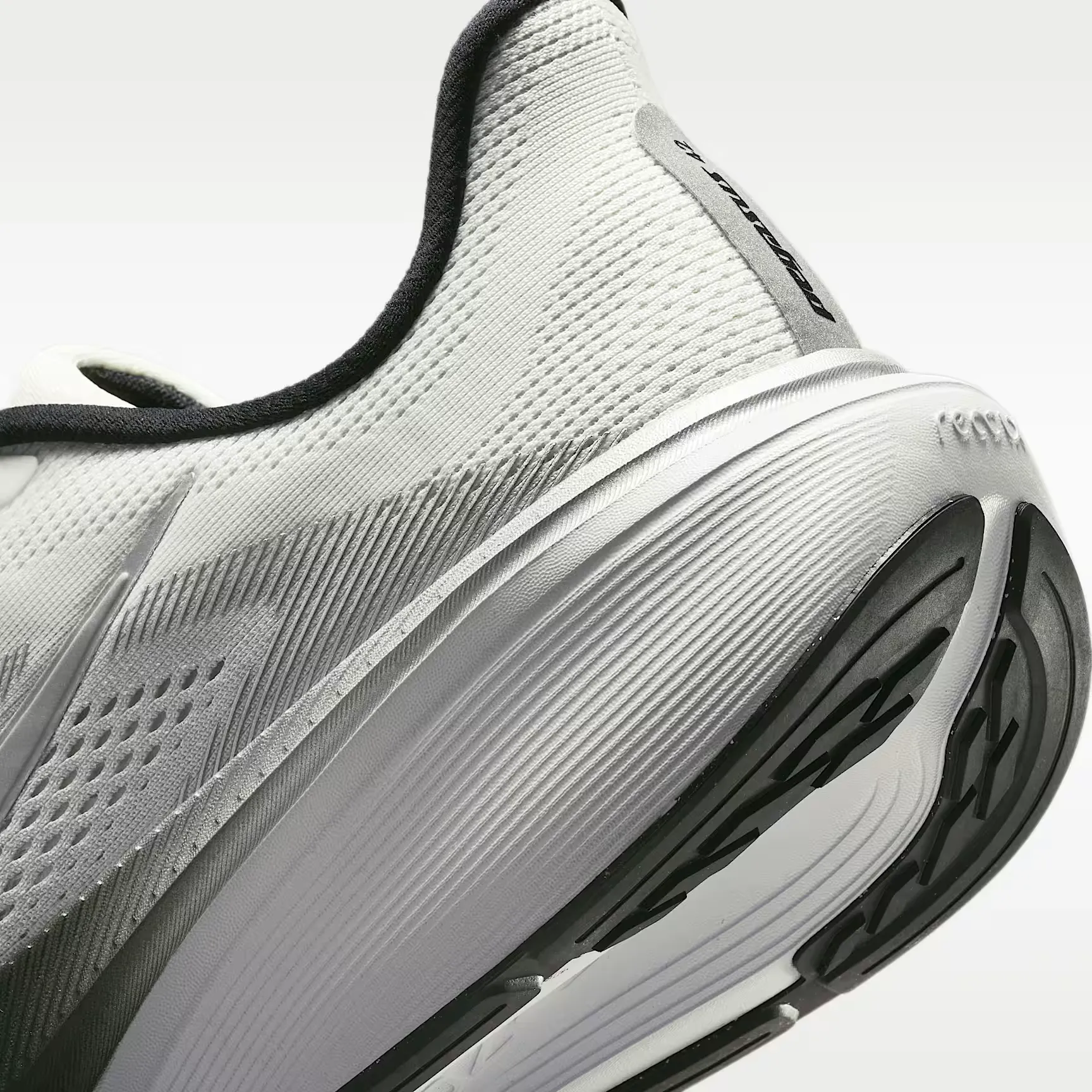 000000_Nike-Pegasus-42_Summit-White-Metallic-Silver_II7210-100_img7