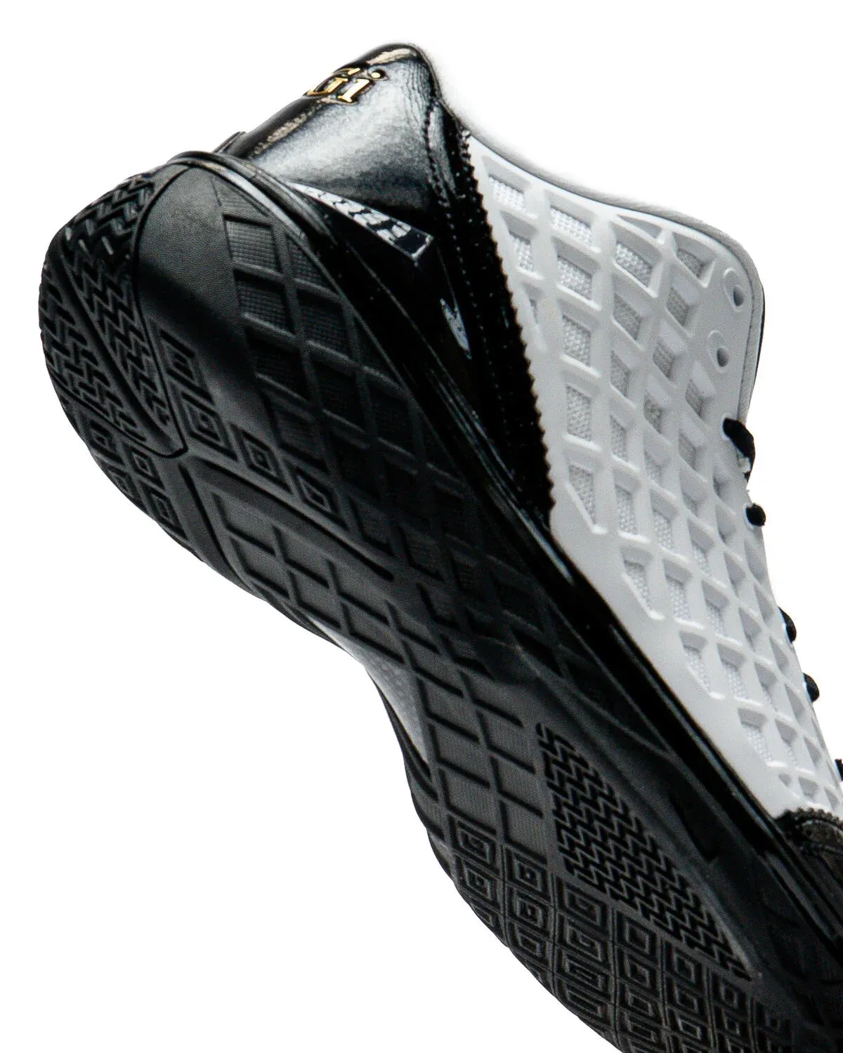 000000_Nike-Kobe-3-Low-Protro_Mambacita_IQ3916-100_img5