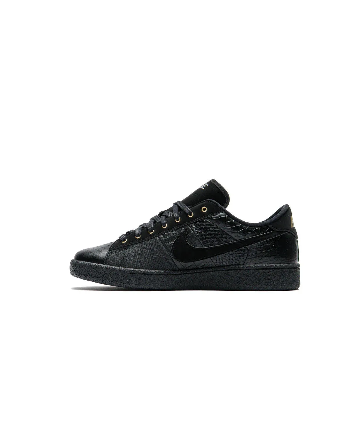 000000_Nike-Tennis-Classic-CS-PRM-WTCH-BND_Black-Black-Black_IQ5786-001_img1