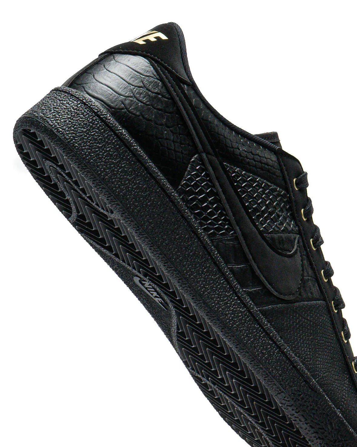 000000_Nike-Tennis-Classic-CS-PRM-WTCH-BND_Black-Black-Black_IQ5786-001_img5