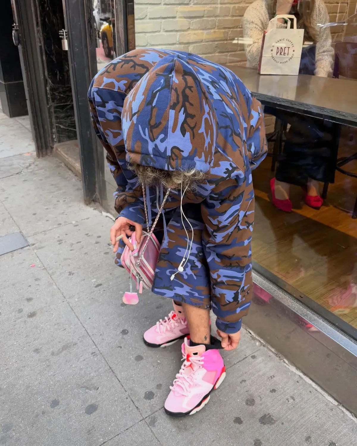 000000_Awake-NY-x-Air-Jordan-6_PLAYFUL-PINK_IQ5706-600_img1