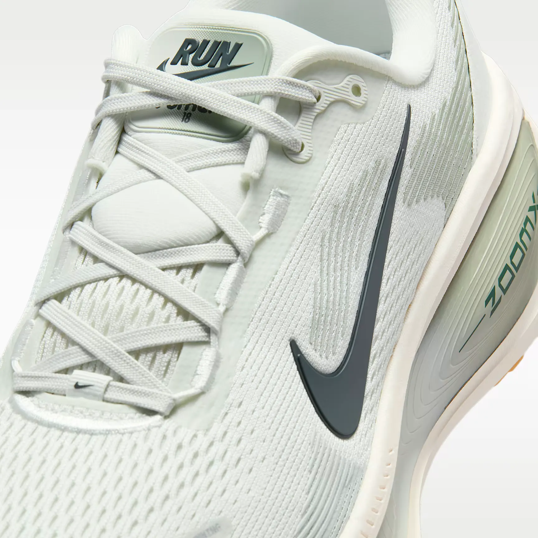 Nike Vomero 18 