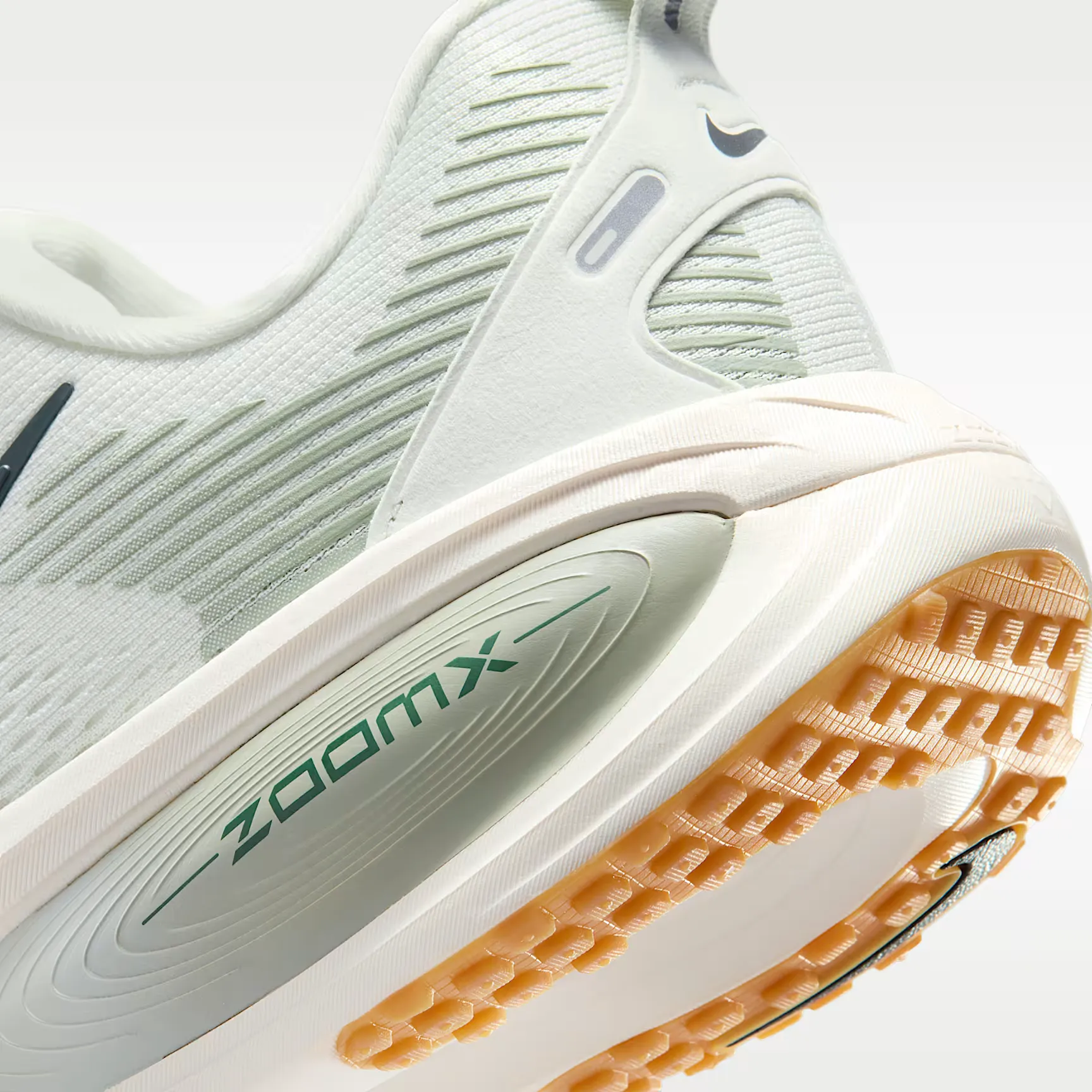 000000_Nike-Vomero-18_Spruce-Aura-Jade-Horizon_HM6803-020_img7