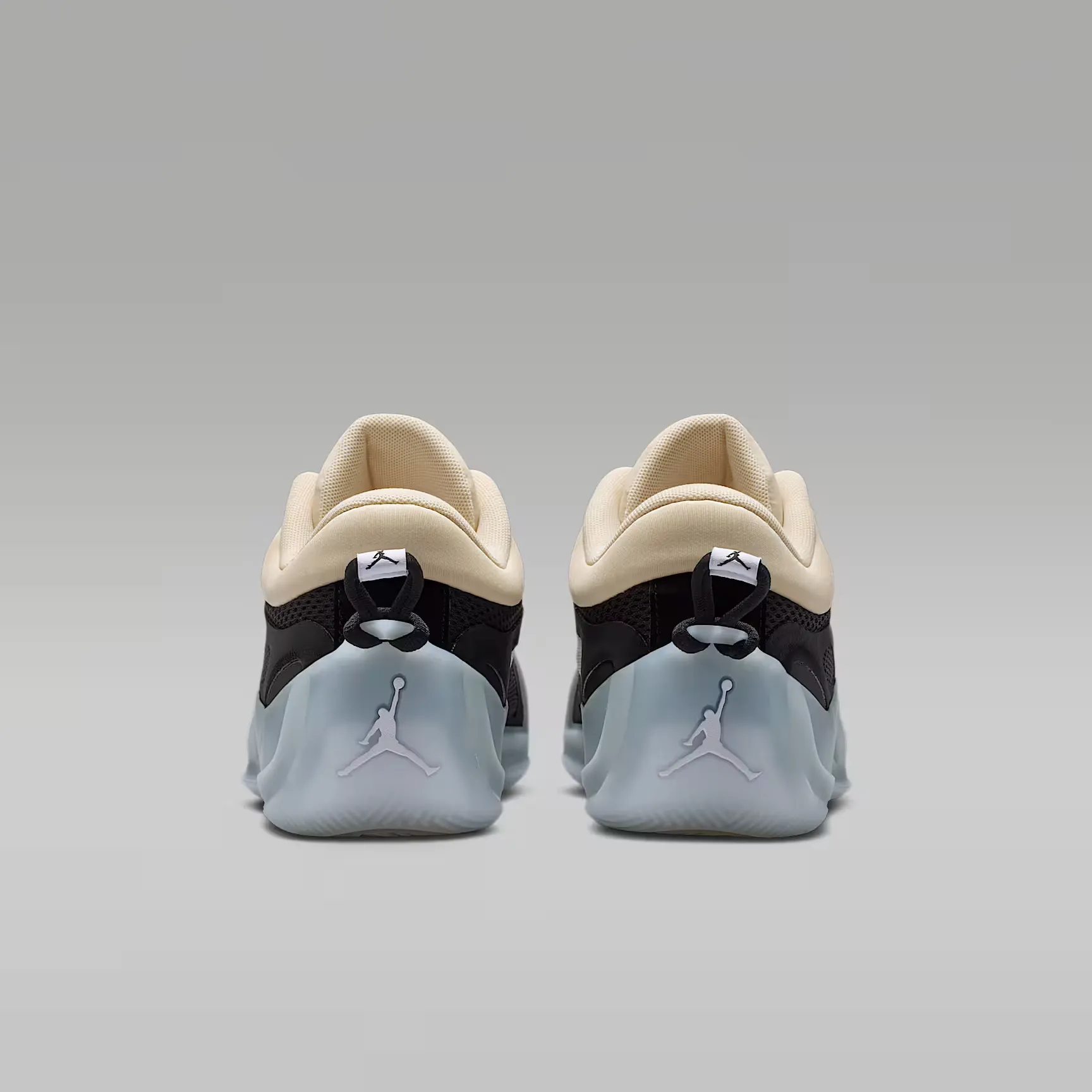 000000_Jordan-Heir-Series-2-WMNS_Precious-Medal_IR3504-200_img5