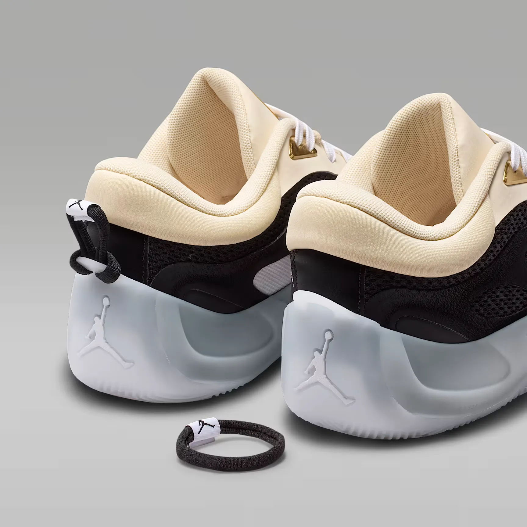 000000_Jordan-Heir-Series-2-WMNS_Precious-Medal_IR3504-200_img8