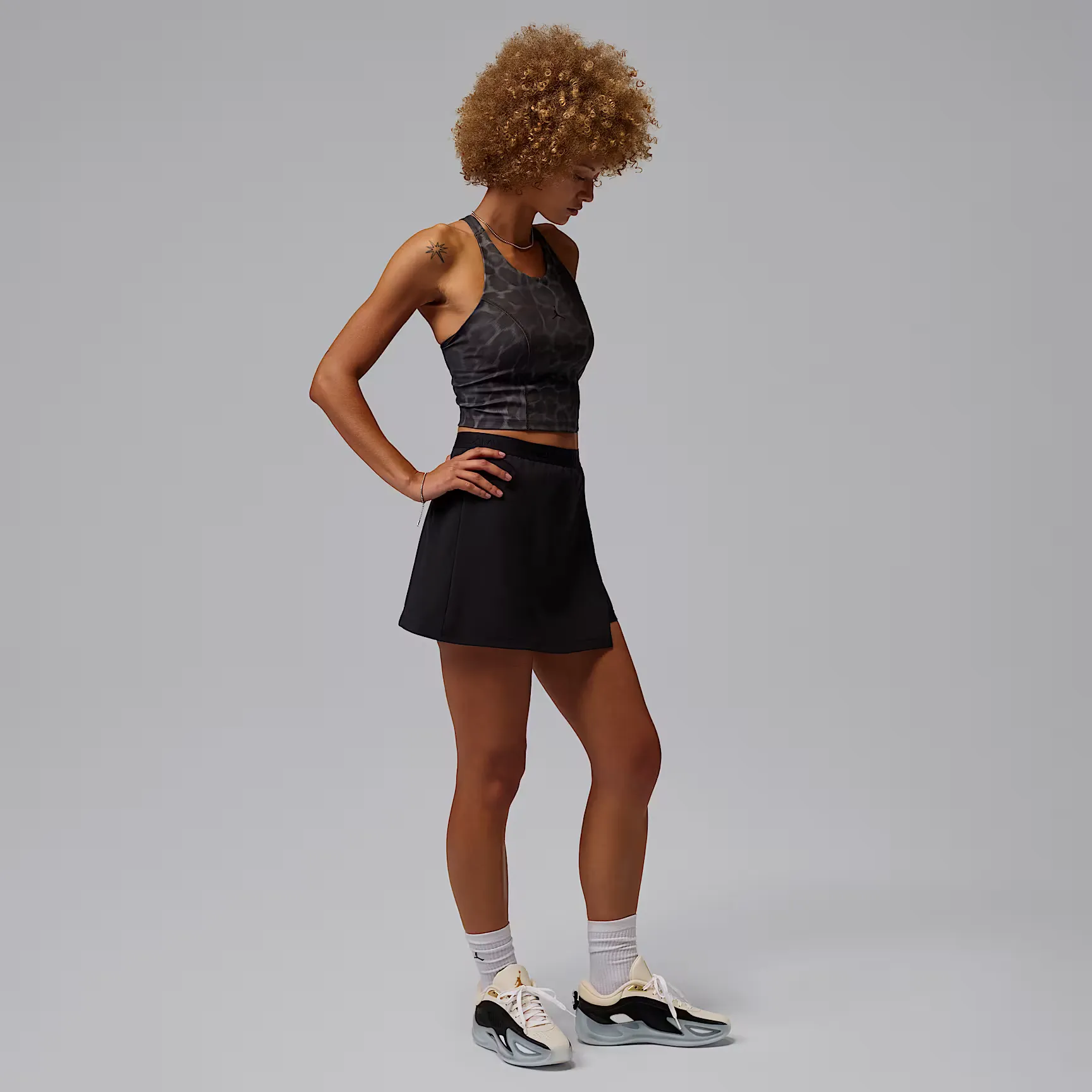 000000_Jordan-Heir-Series-2-WMNS_Precious-Medal_IR3504-200_img9