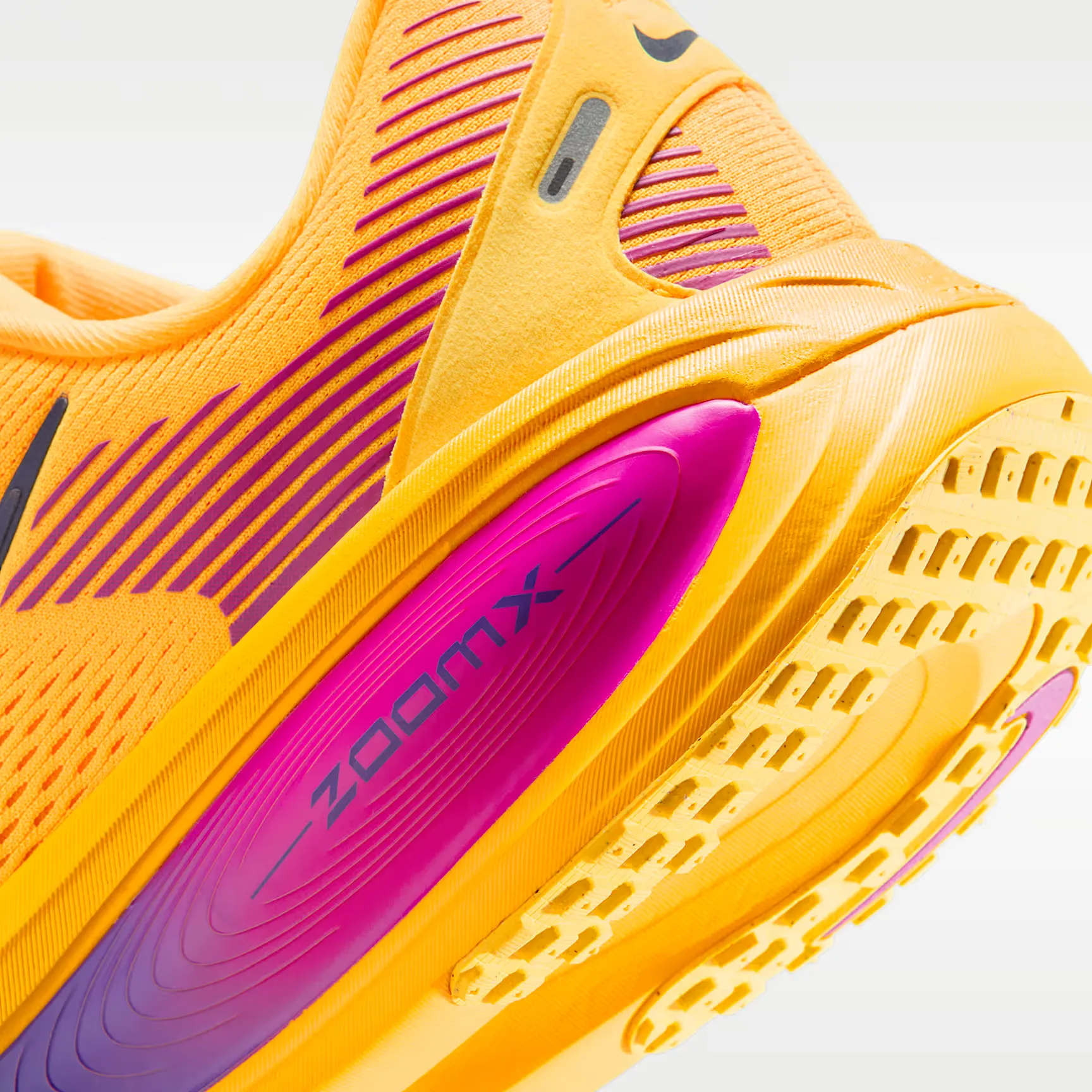 000000_Nike-Vomero-18_Citron-Pulse-Laser-Orange_HM6803-802_img7