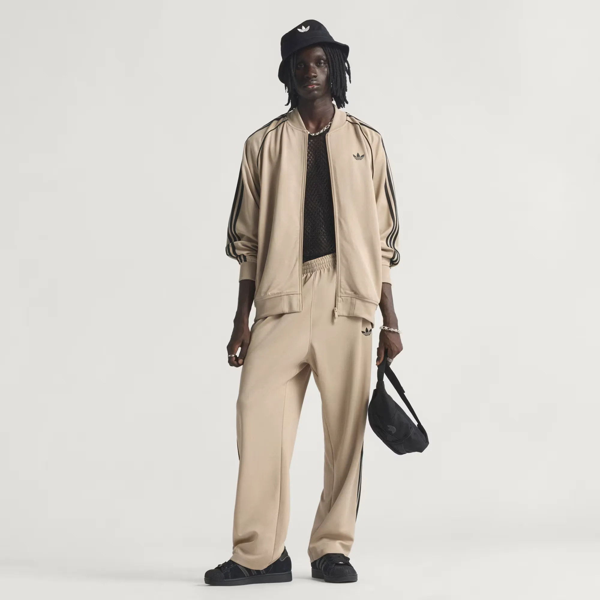 000000_adidas-Adicolor-Classics-SST-Oversized-Track-Jacket_Stone-Khaki-Black_KC8524_img7