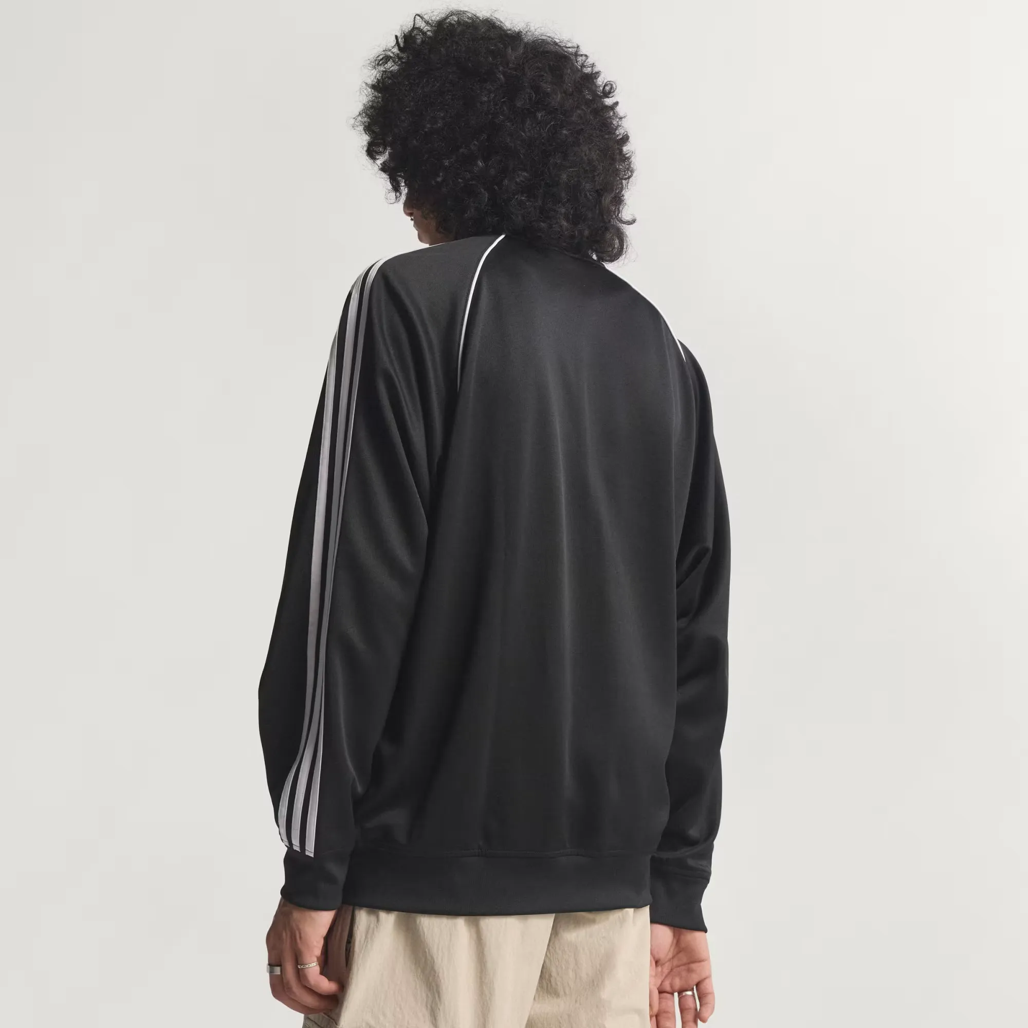 000000_adidas-Adicolor-Classics-SST-Loose-Track-Jacket_Black-White_KE0806_img1