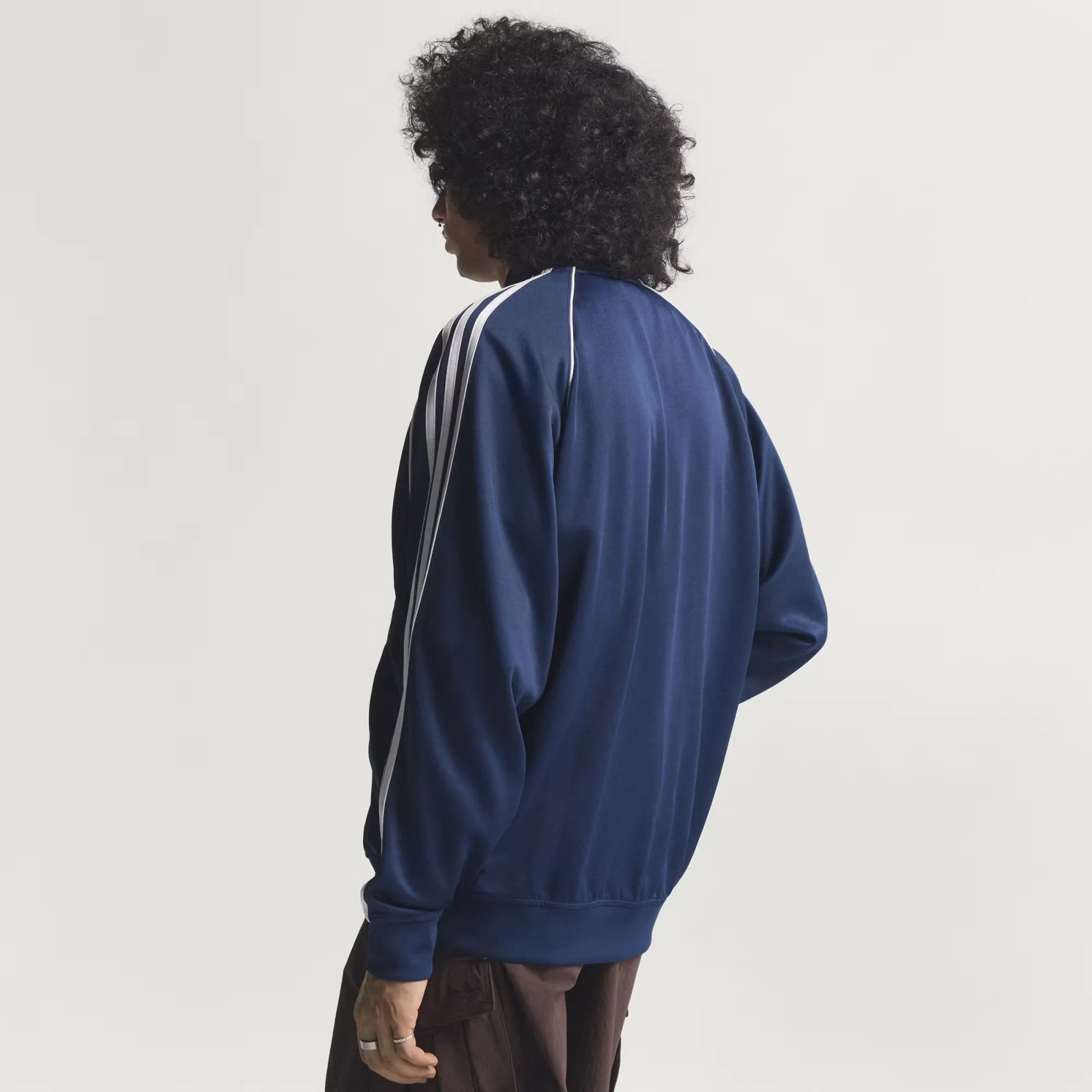 000000_adidas-Adicolor-Classics-SST-Loose-Track-Jacket_Night-Indigo_KE0811_img1