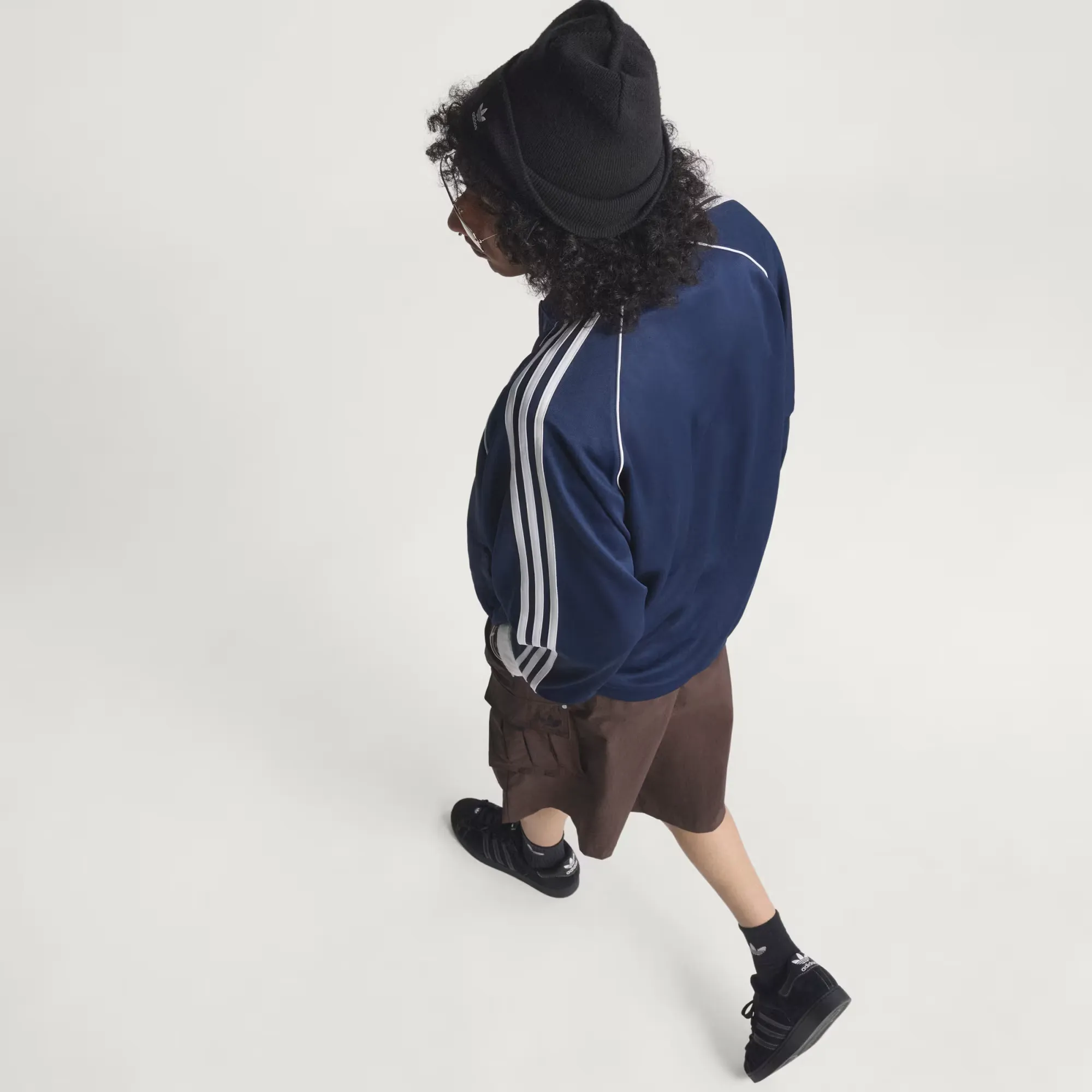 000000_adidas-Adicolor-Classics-SST-Loose-Track-Jacket_Night-Indigo_KE0811_img5