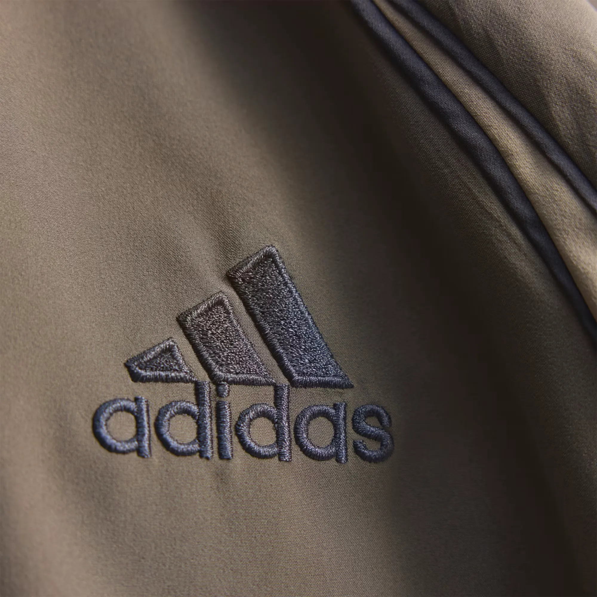 000000_adidas-Teamgeist-Adicolor-Track-Jacket_Blanch-Brown_KD5860_img5