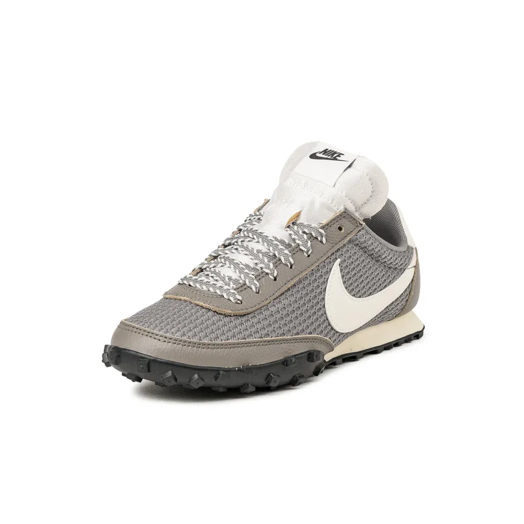 000000_Nike-Waffle-Racer_Moon-Fossil_IM8673-001_img1