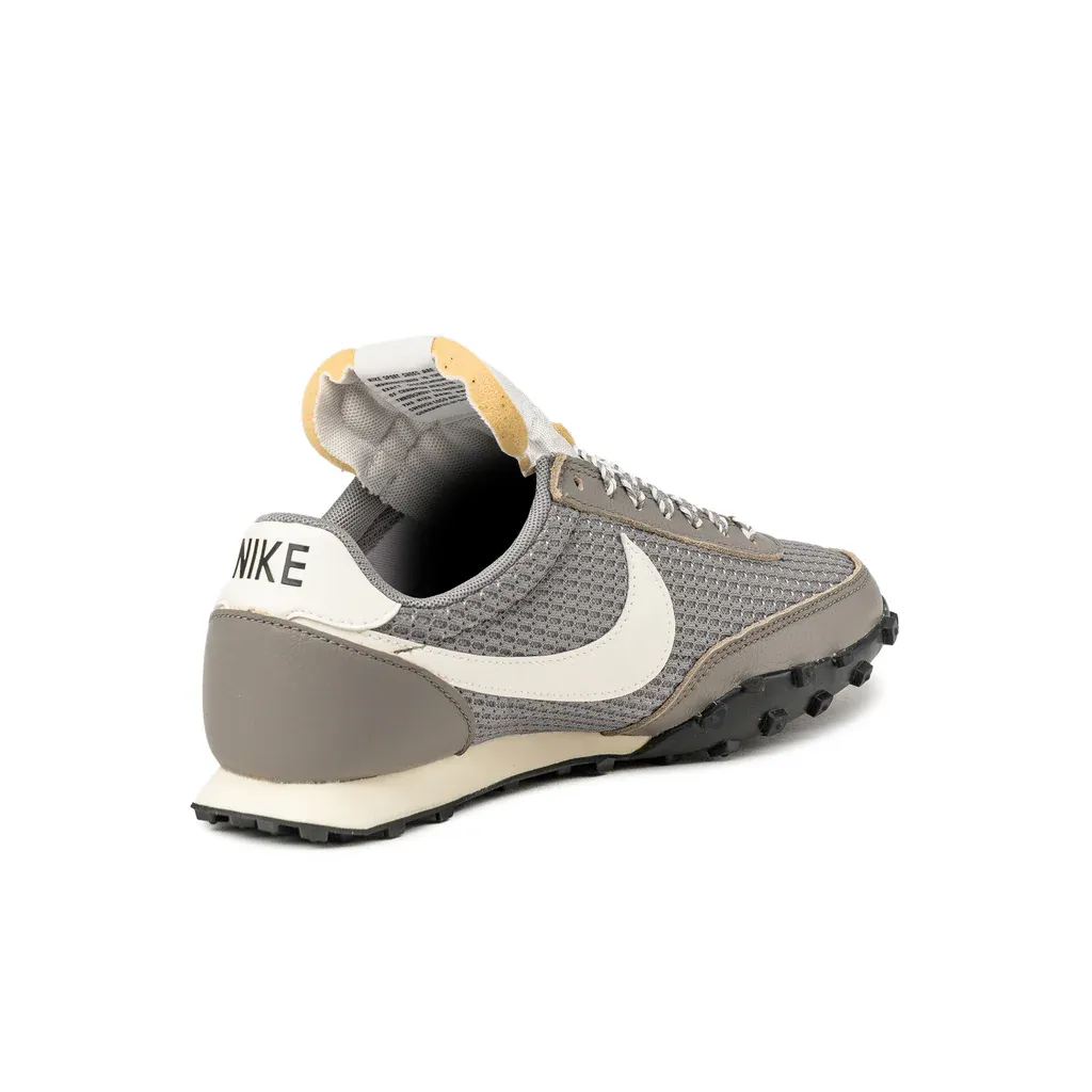 000000_Nike-Waffle-Racer_Moon-Fossil_IM8673-001_img2