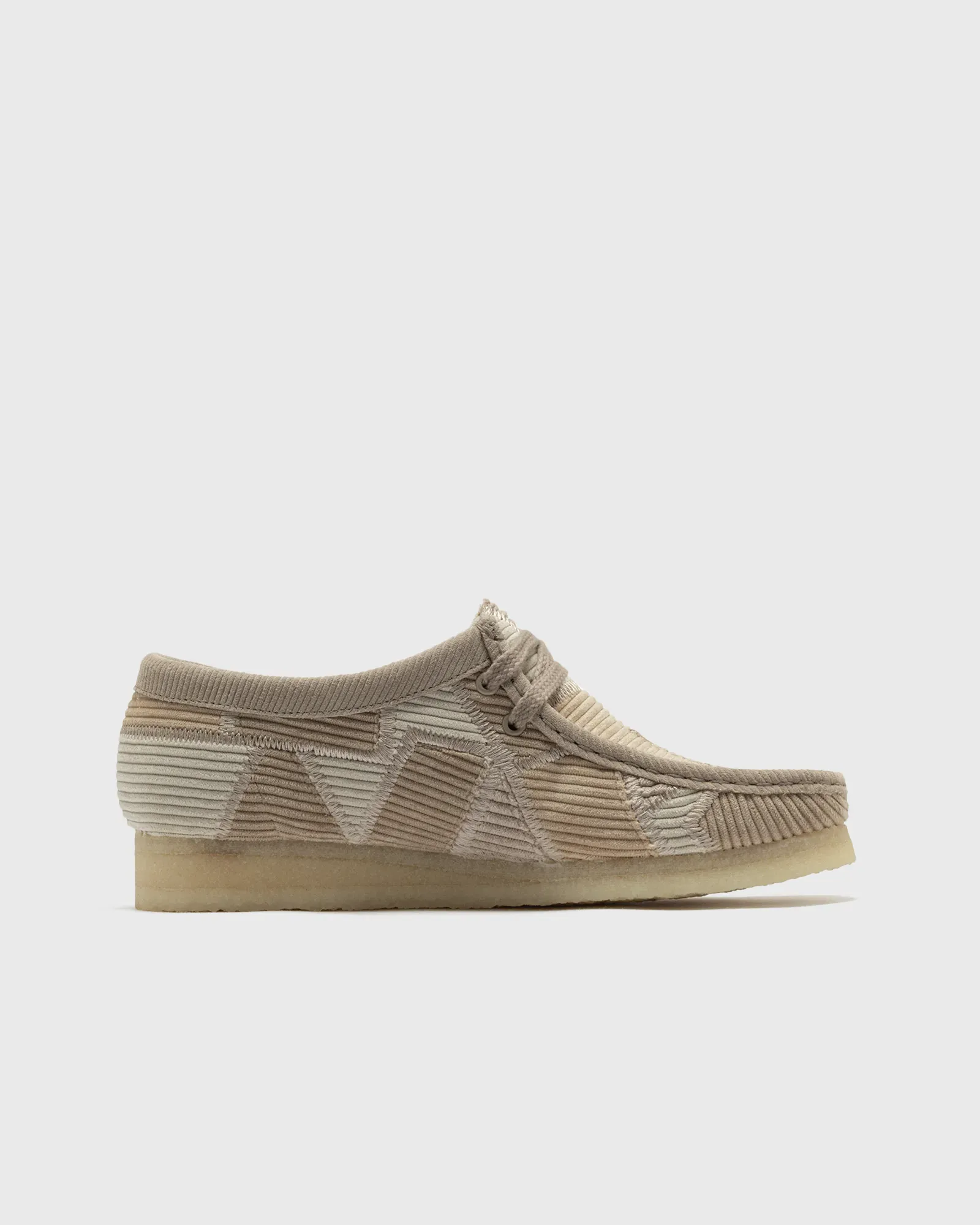 000000_Clarks-x-Aleali-May-Wallabee_Beige_26185905_img2