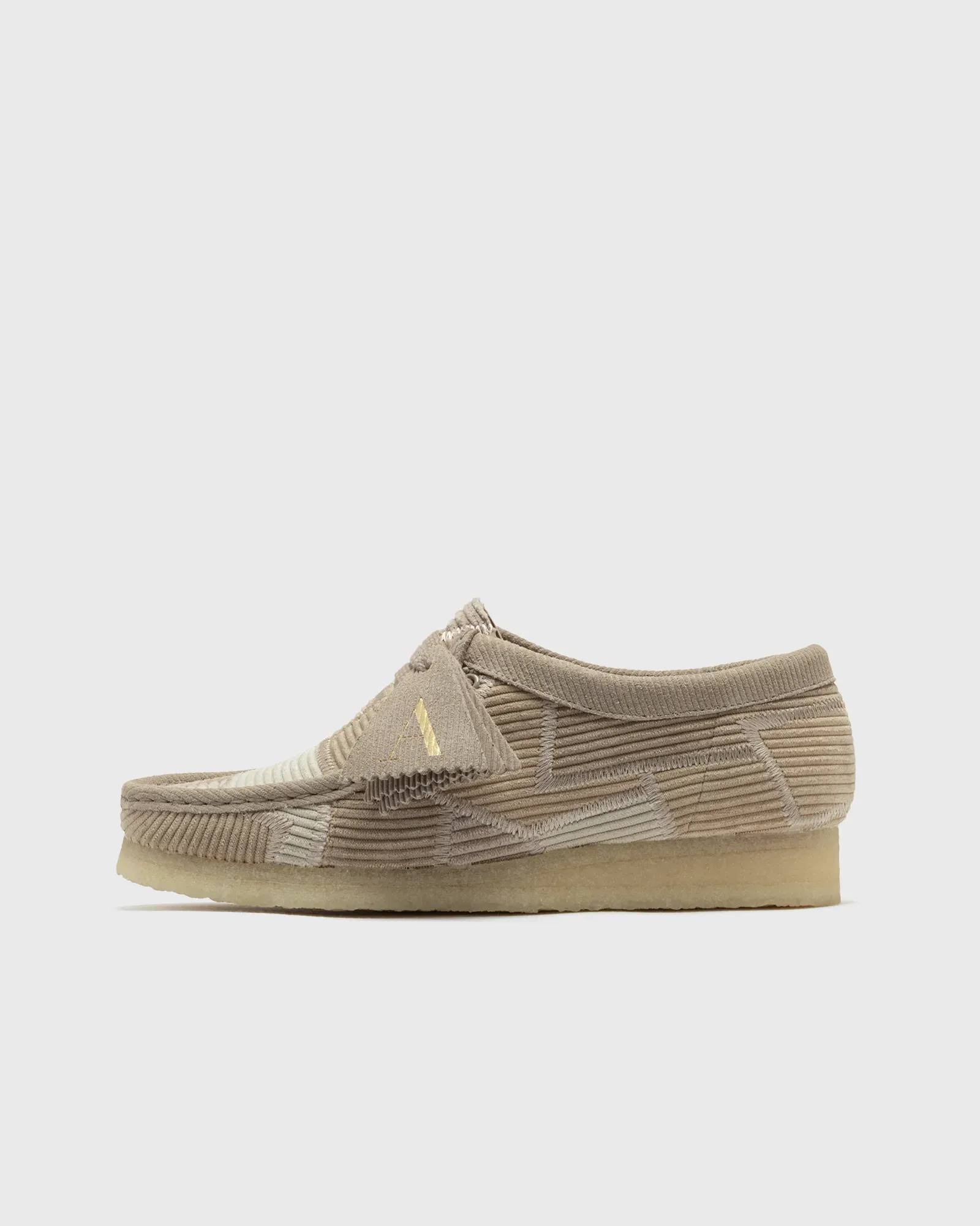000000_Clarks-x-Aleali-May-Wallabee_Beige_26185905_img0