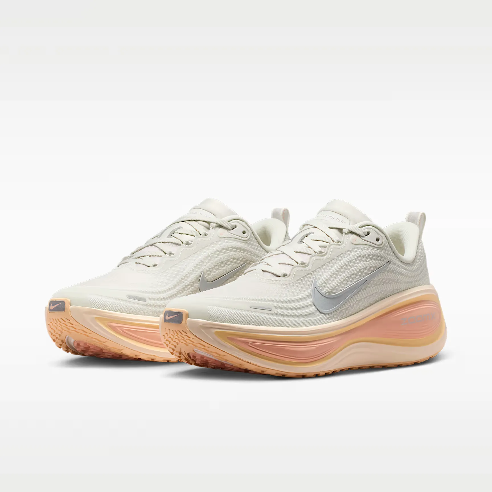000000_Nike-Vomero-Plus-WMNS_Light-Bone-Arctic-Orange_HV8154-012_img4