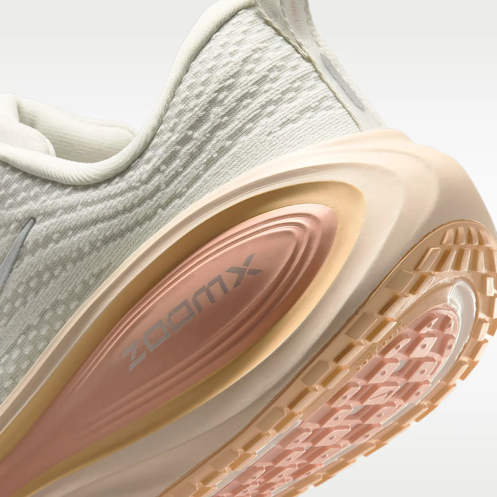 000000_Nike-Vomero-Plus-WMNS_Light-Bone-Arctic-Orange_HV8154-012_img7