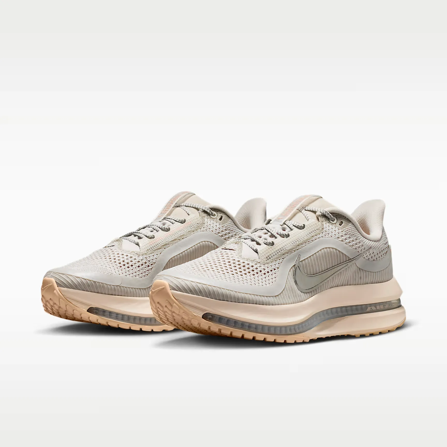 000000_Nike-Pegasus-Premium-WMNS_Light-Bone-Chalk-Arctic-Orange_HQ2593-012_img4