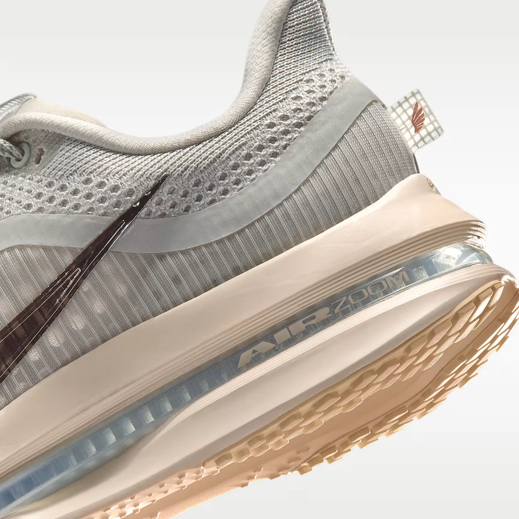 000000_Nike-Pegasus-Premium-WMNS_Light-Bone-Chalk-Arctic-Orange_HQ2593-012_img7
