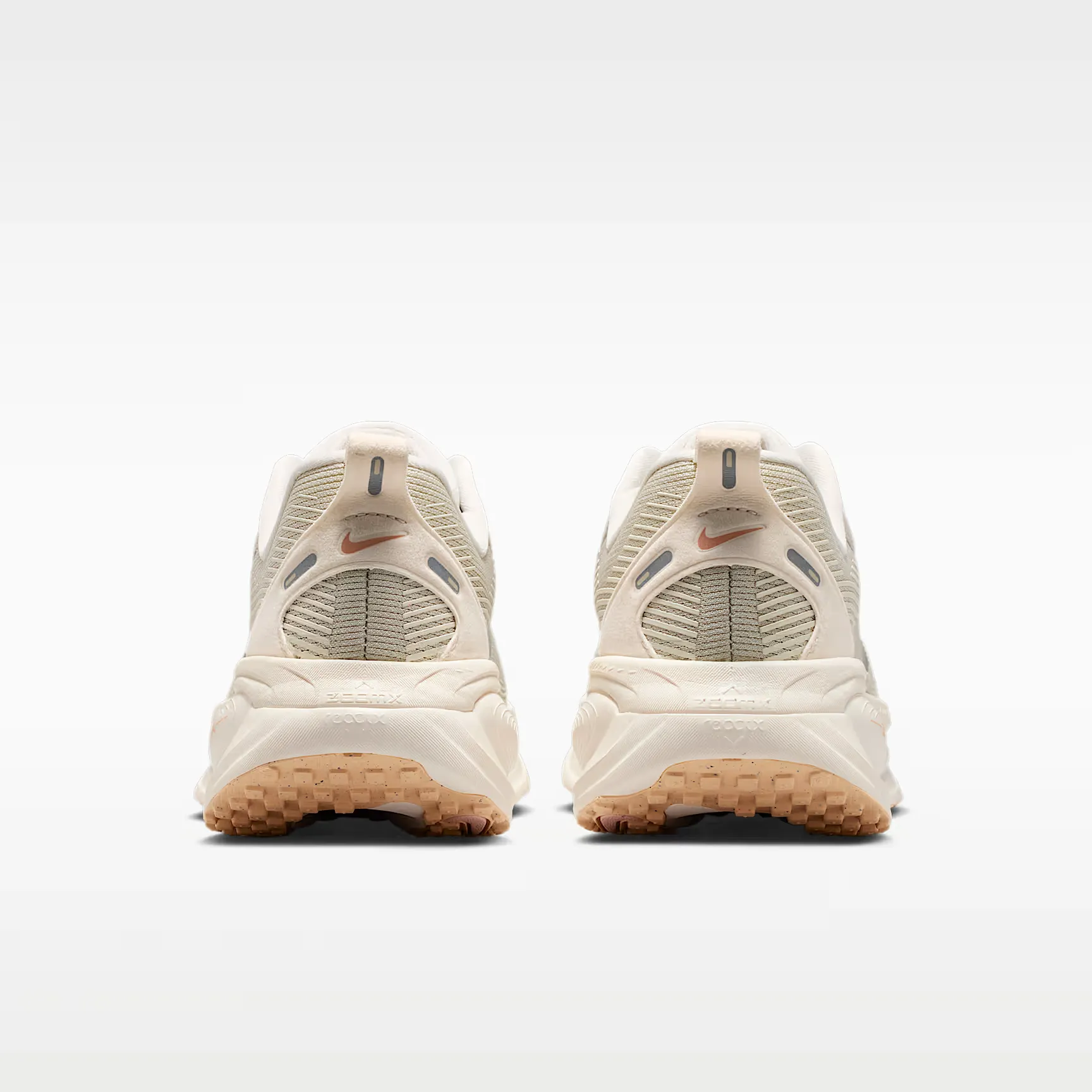 000000_Nike-Vomero-18-WMNS_Light-Bone-Arctic-Orange_HM6804-012_img5